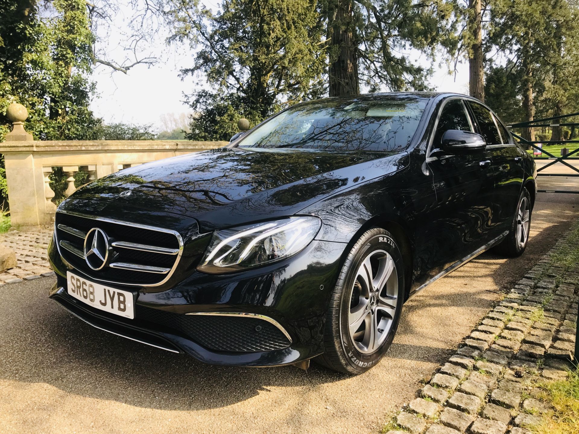 On Sale MERCEDES E220d "SPECIAL EQUIPMENT" 9G TRONIC (2019 MODEL) 1 OWNER - SAT NAV - LEATHER - WOW! - Image 5 of 26