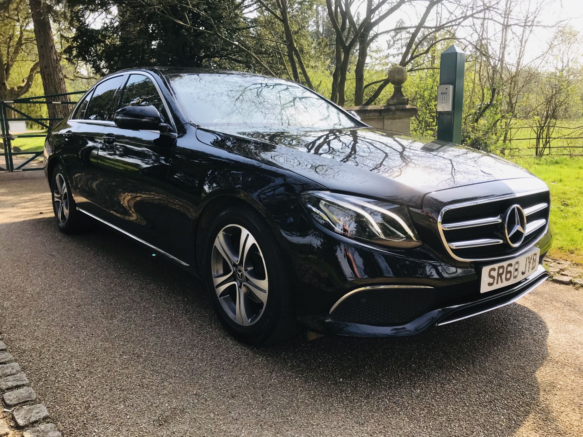 On Sale MERCEDES E220d "SPECIAL EQUIPMENT" 9G TRONIC (2019 MODEL) 1 OWNER - SAT NAV - LEATHER - WOW! - Image 3 of 26