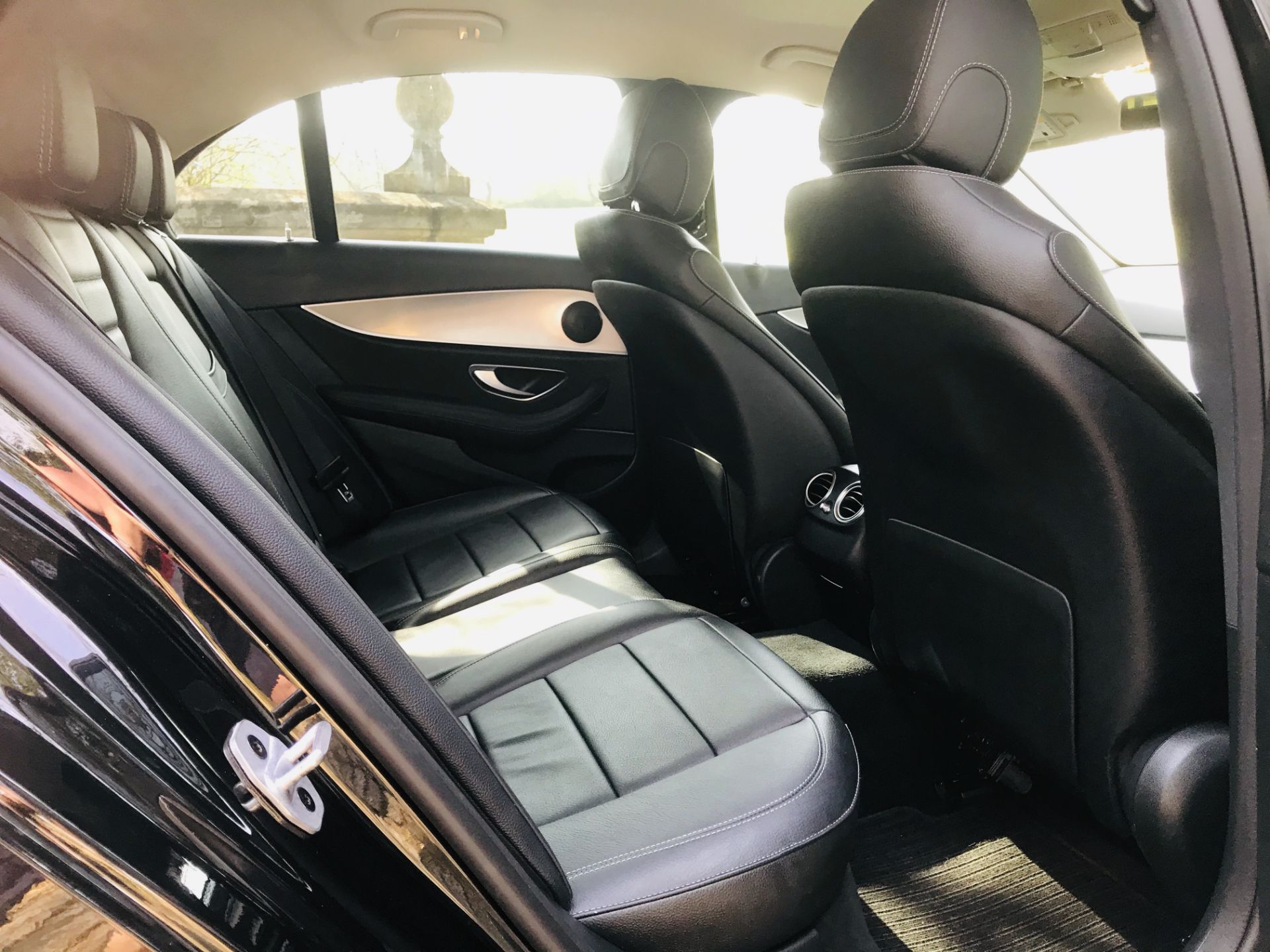 On Sale MERCEDES E220d "SPECIAL EQUIPMENT" 9G TRONIC (2019 MODEL) 1 OWNER - SAT NAV - LEATHER - WOW! - Image 15 of 26