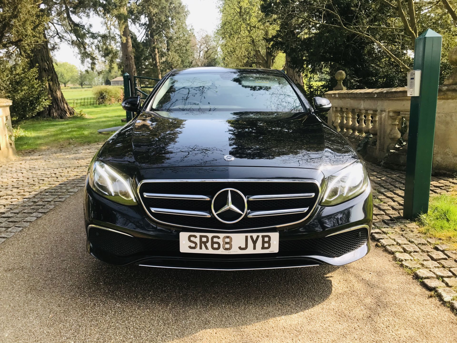 On Sale MERCEDES E220d "SPECIAL EQUIPMENT" 9G TRONIC (2019 MODEL) 1 OWNER - SAT NAV - LEATHER - WOW! - Image 4 of 26