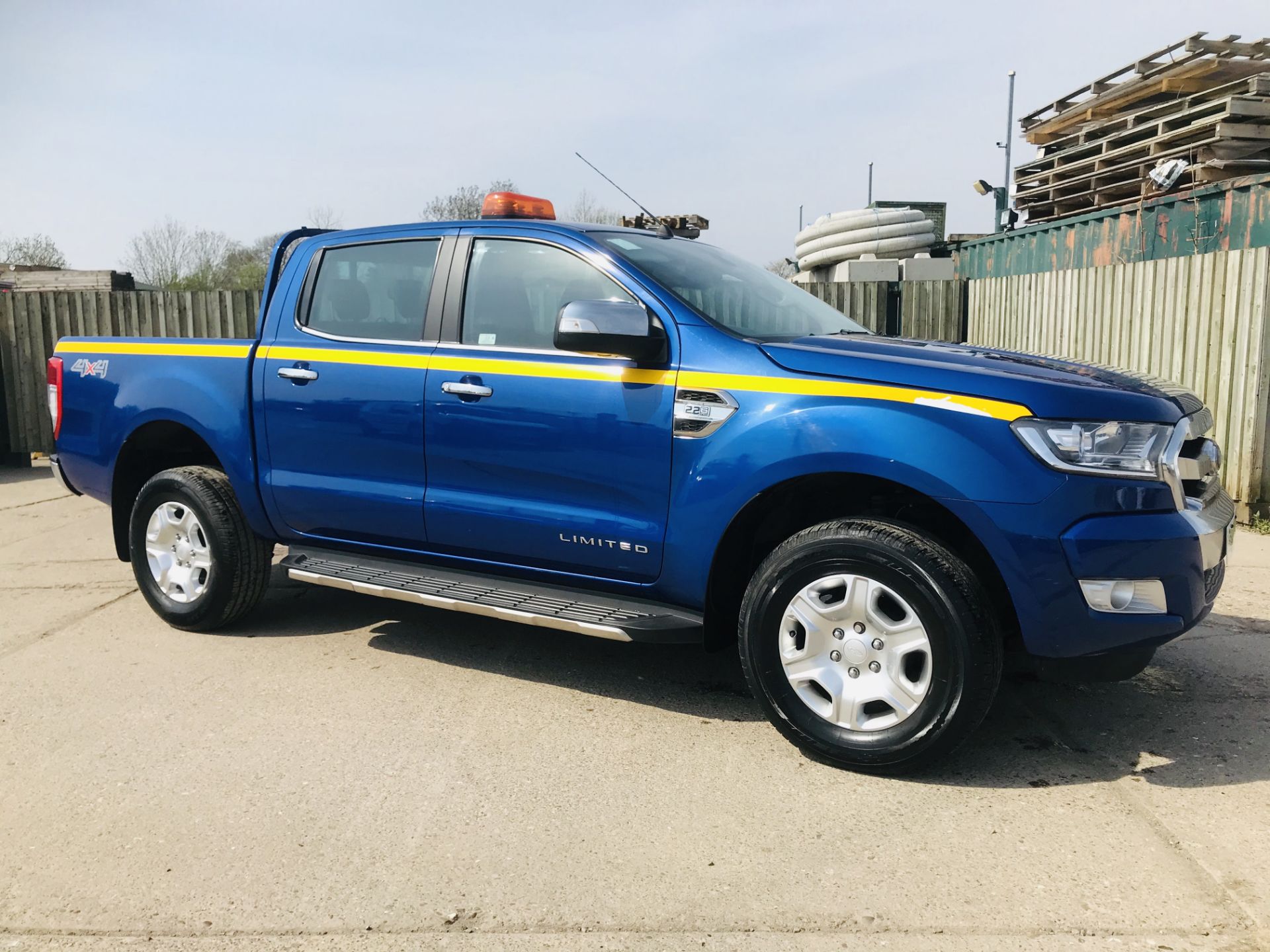 ON SALE FORD RANGER 2.2TDCI "LIMITED" D/C PICK UP (17 REG) 1 OWNER FSH - FULL LEATHER - CLIMATE & AC