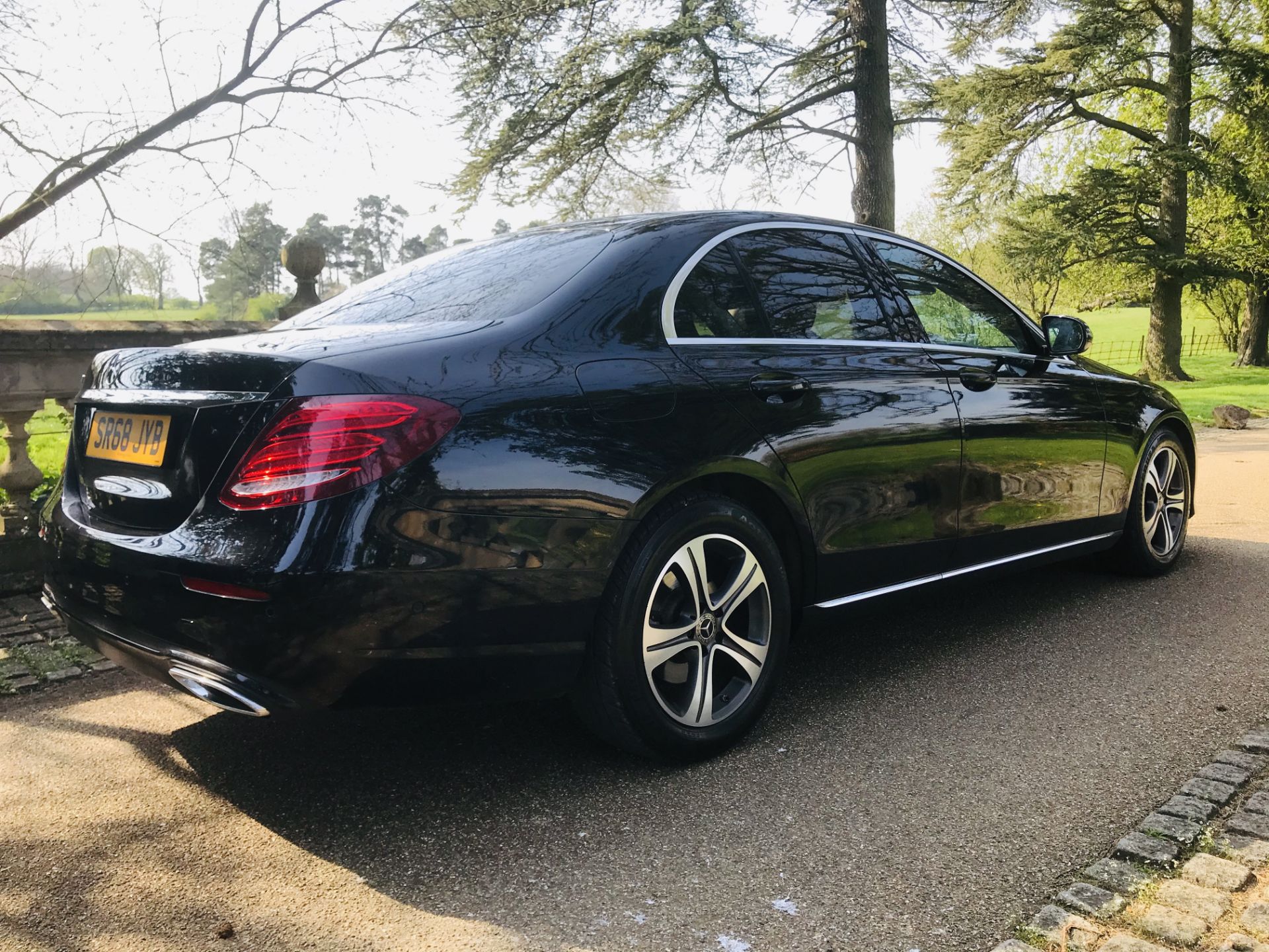 On Sale MERCEDES E220d "SPECIAL EQUIPMENT" 9G TRONIC (2019 MODEL) 1 OWNER - SAT NAV - LEATHER - WOW! - Image 8 of 26