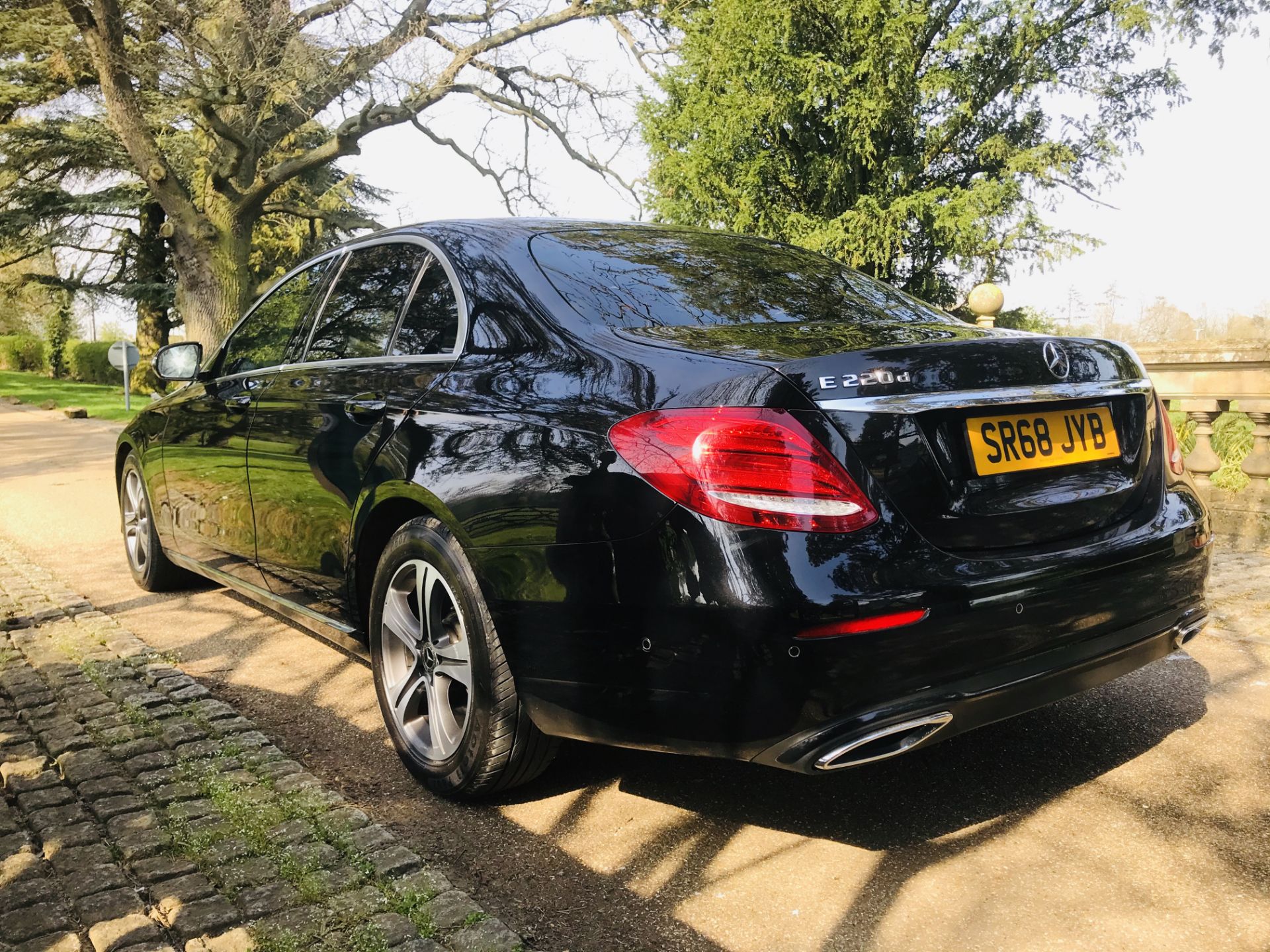 On Sale MERCEDES E220d "SPECIAL EQUIPMENT" 9G TRONIC (2019 MODEL) 1 OWNER - SAT NAV - LEATHER - WOW! - Image 6 of 26