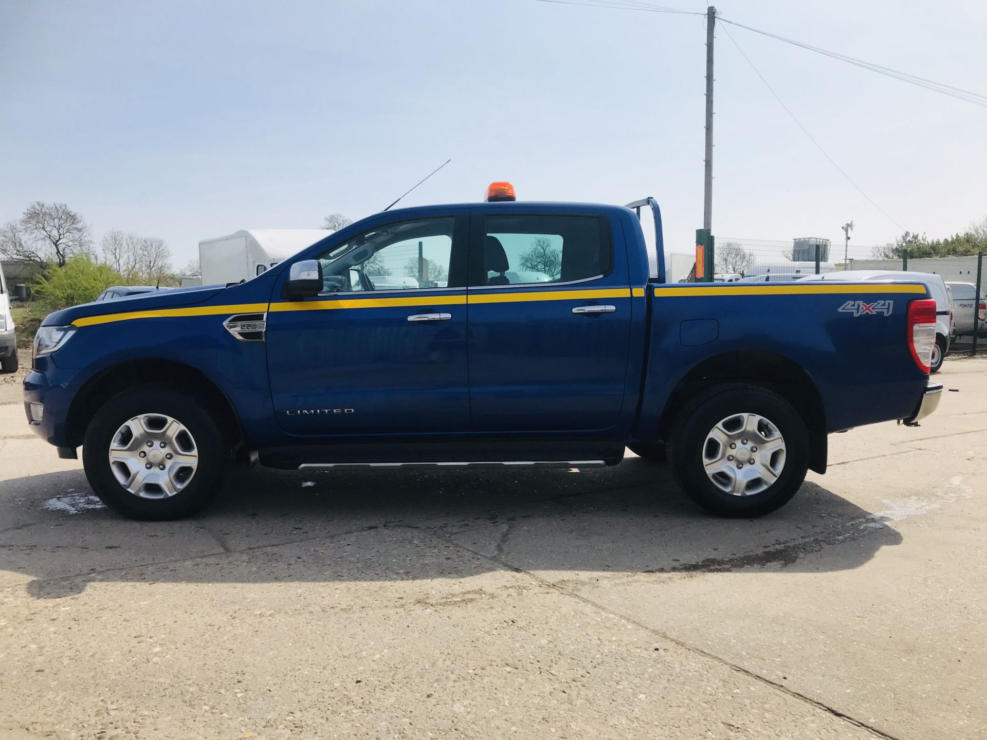 ON SALE FORD RANGER 2.2TDCI "LIMITED" D/C PICK UP (17 REG) 1 OWNER FSH - FULL LEATHER - CLIMATE & AC - Image 8 of 38