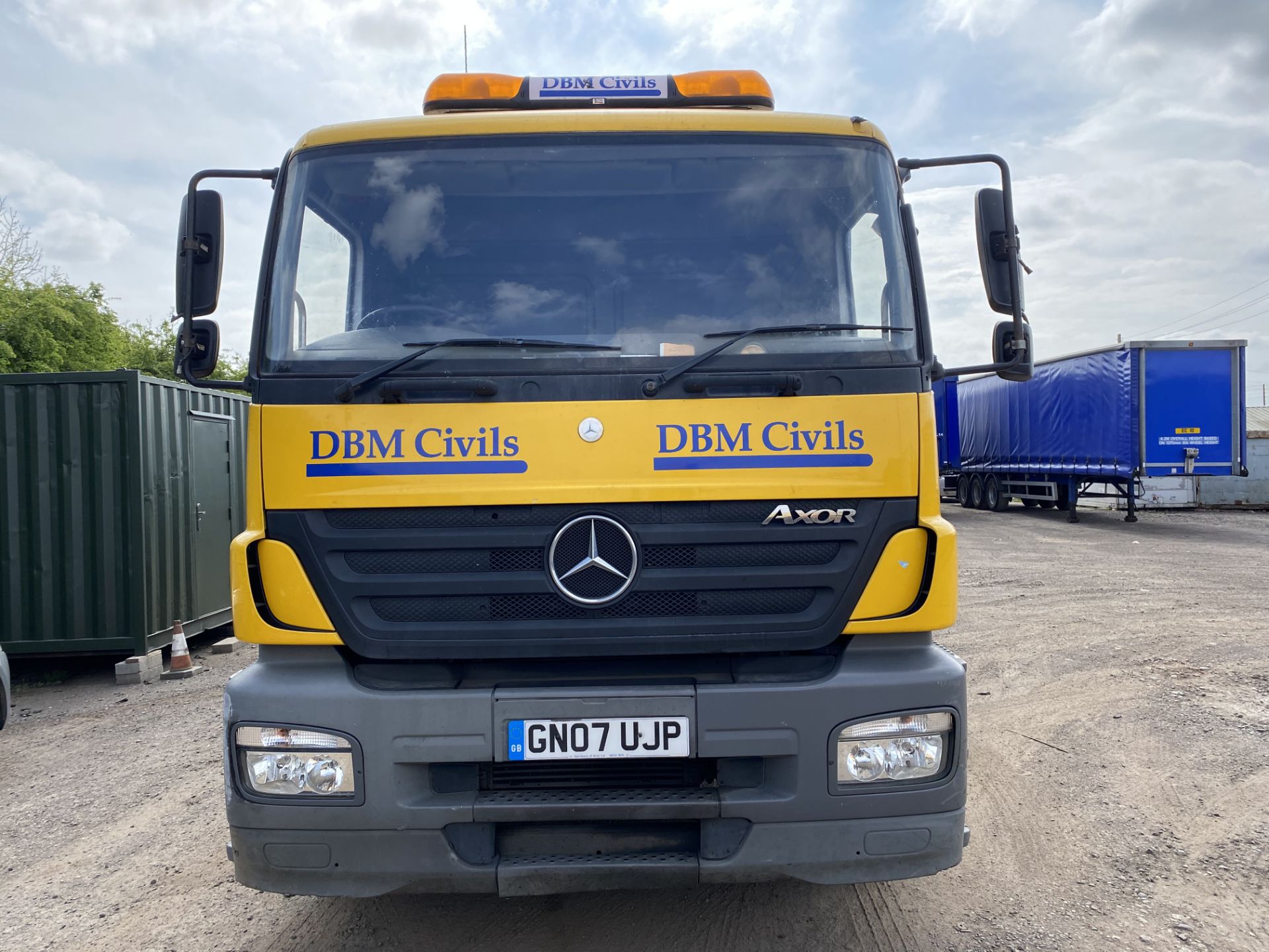 On Sale MERCEDES AXOS 18 TONNE GROSS DROPSIDE WITH HIAB AND BRICK GRAB - 6.4 DIESEL - MANUAL 07 REG - Image 8 of 17