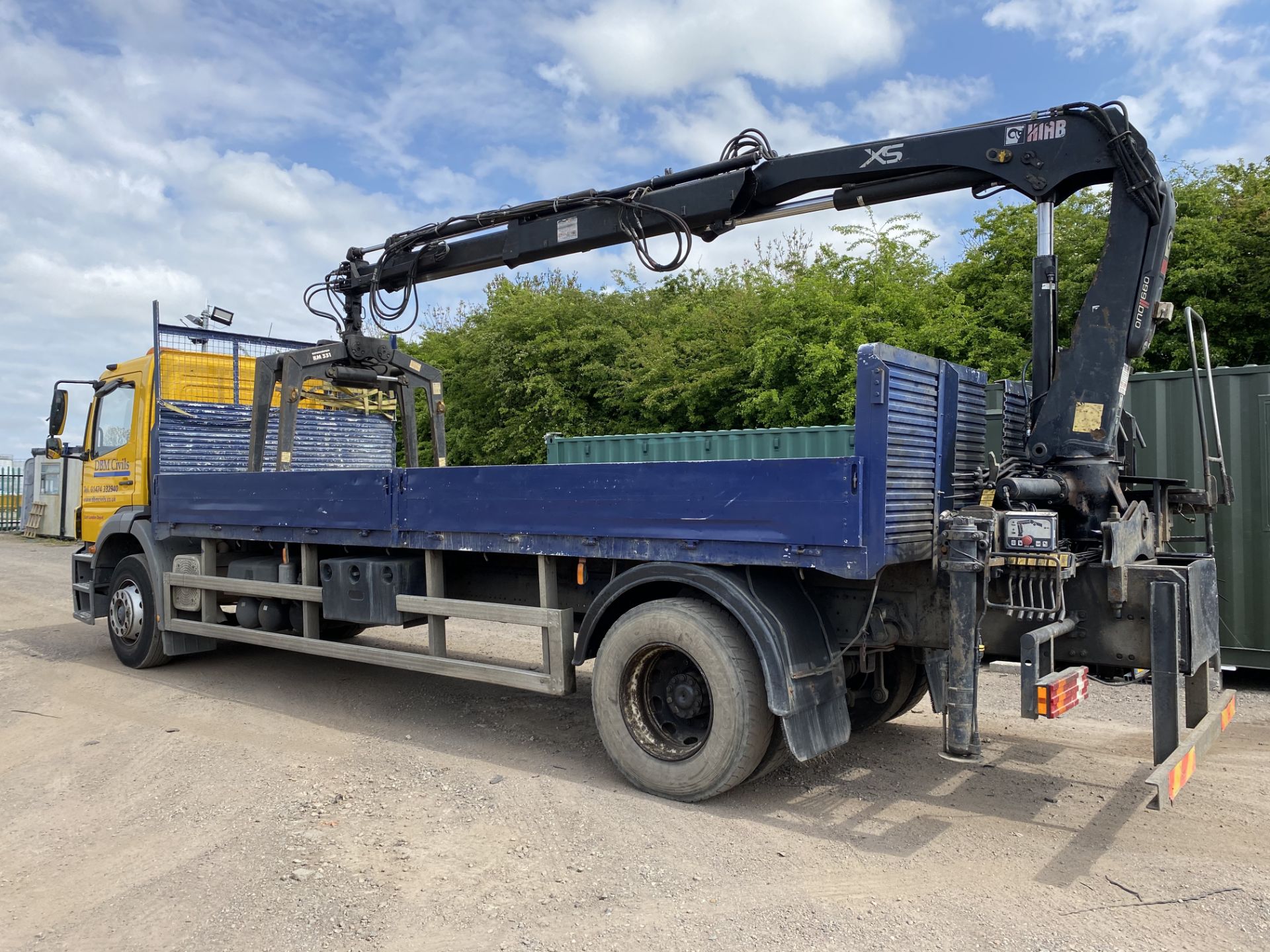 On Sale MERCEDES AXOS 18 TONNE GROSS DROPSIDE WITH HIAB AND BRICK GRAB - 6.4 DIESEL - MANUAL 07 REG - Image 6 of 17