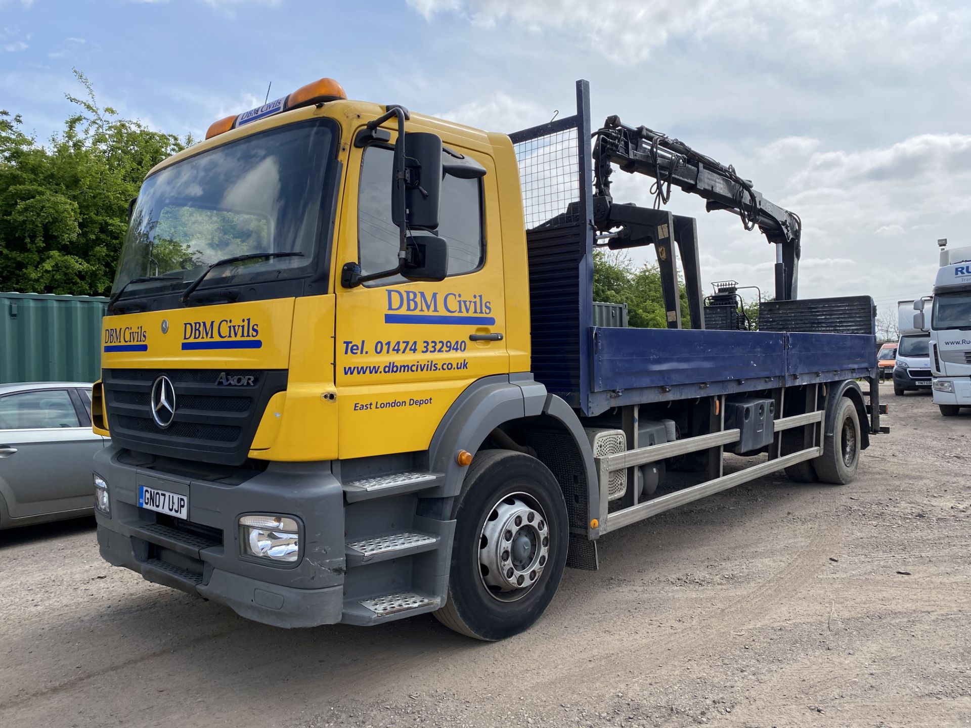 On Sale MERCEDES AXOS 18 TONNE GROSS DROPSIDE WITH HIAB AND BRICK GRAB - 6.4 DIESEL - MANUAL 07 REG - Image 7 of 17