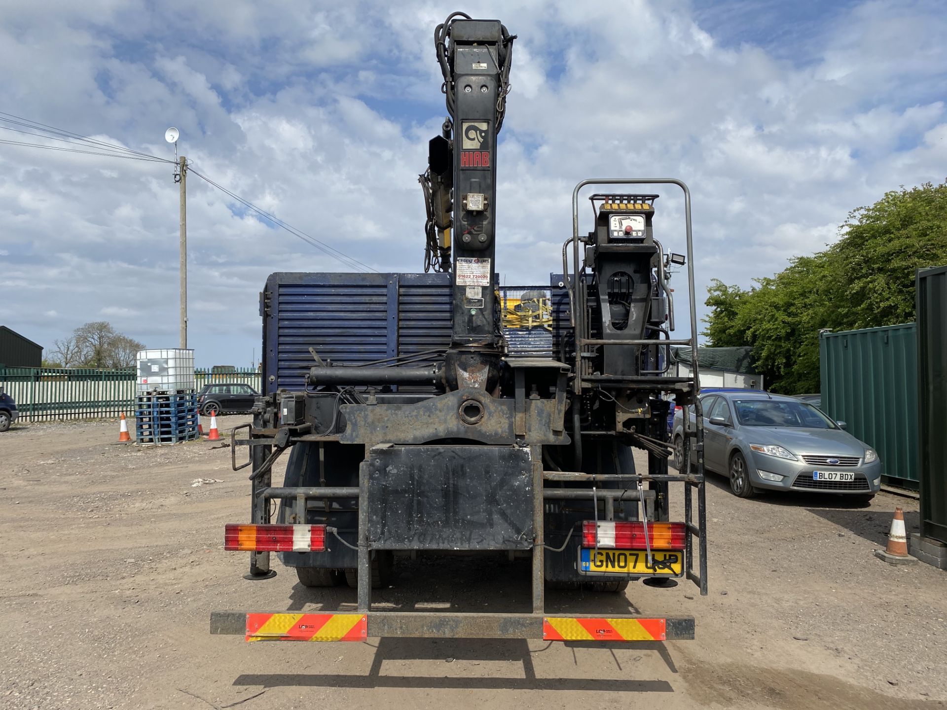 On Sale MERCEDES AXOS 18 TONNE GROSS DROPSIDE WITH HIAB AND BRICK GRAB - 6.4 DIESEL - MANUAL 07 REG - Image 3 of 17