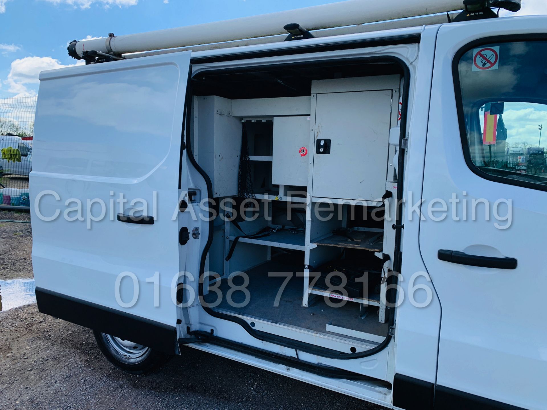 VAUXHALL VIVARO 2900 *SWB - PANEL VAN* (2017 - EURO 6) '1.6 CDTI - 6 SPEED' *24,000 MILES* (1 OWNER) - Image 24 of 39