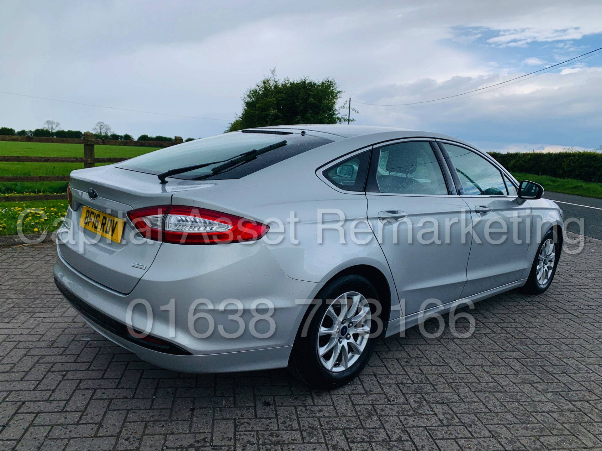 FORD MONDEO *TITANIUM* HATCHBACK (2016) '1.5 TDCI - EURO 6 - 6 SPEED' *1 OWNER - FULL HISTORY* - Image 9 of 46