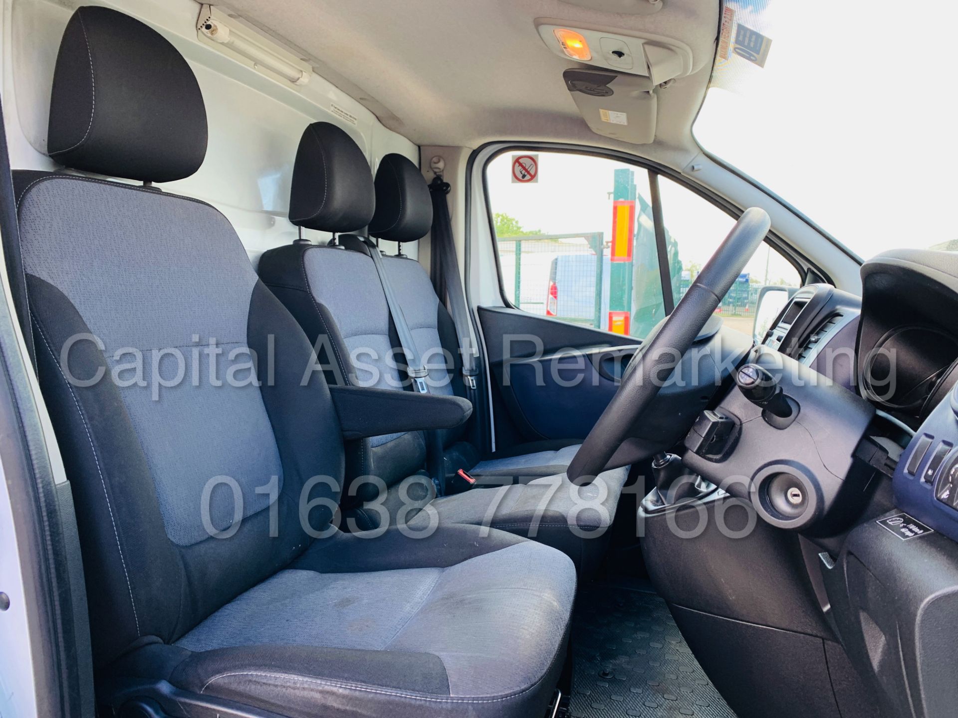 VAUXHALL VIVARO 2900 *SWB - PANEL VAN* (2017 - EURO 6) '1.6 CDTI - 6 SPEED' *24,000 MILES* (1 OWNER) - Image 27 of 39