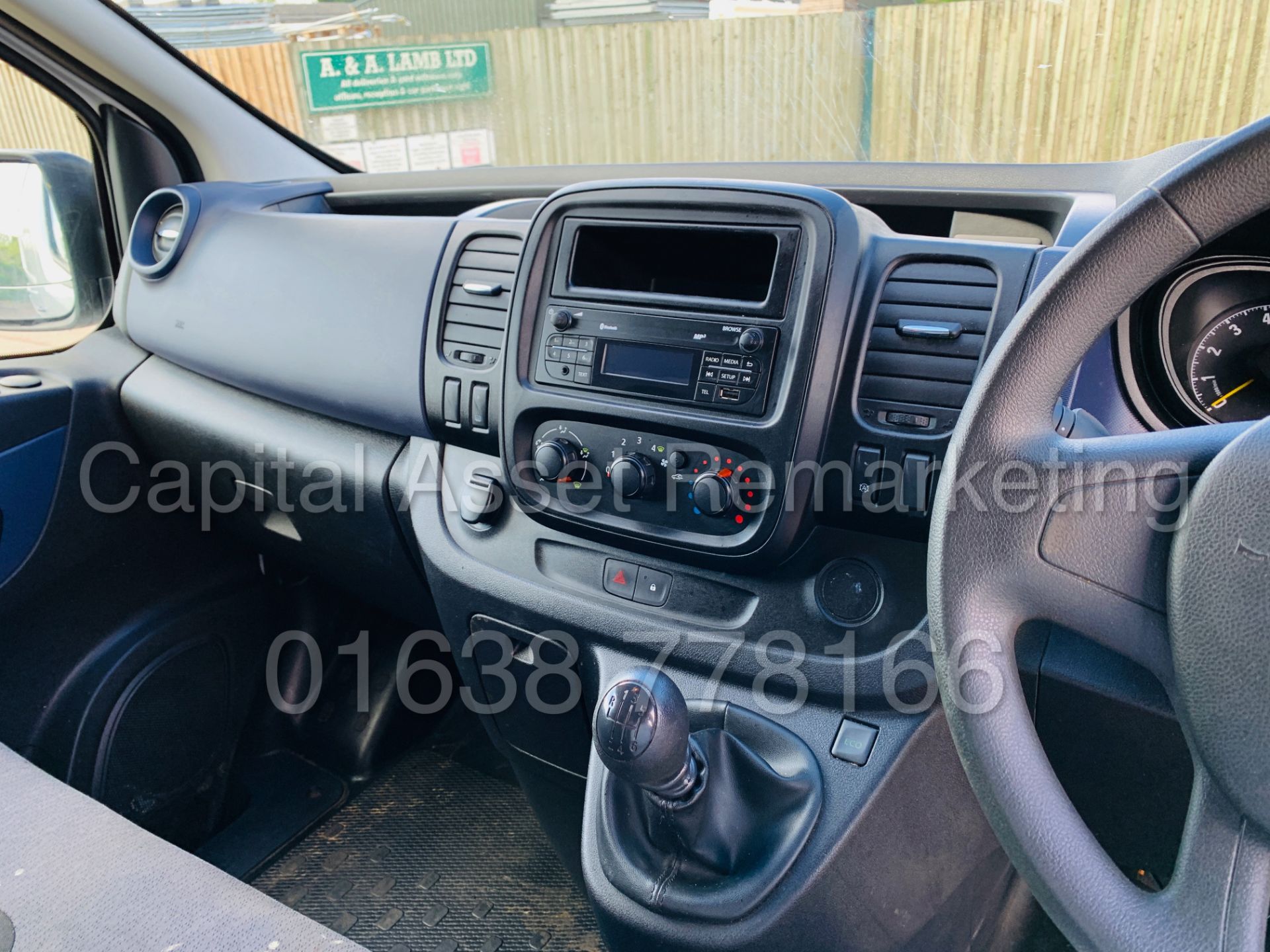 VAUXHALL VIVARO 2900 *SWB - PANEL VAN* (2017 - EURO 6) '1.6 CDTI - 6 SPEED' *24,000 MILES* (1 OWNER) - Image 31 of 39