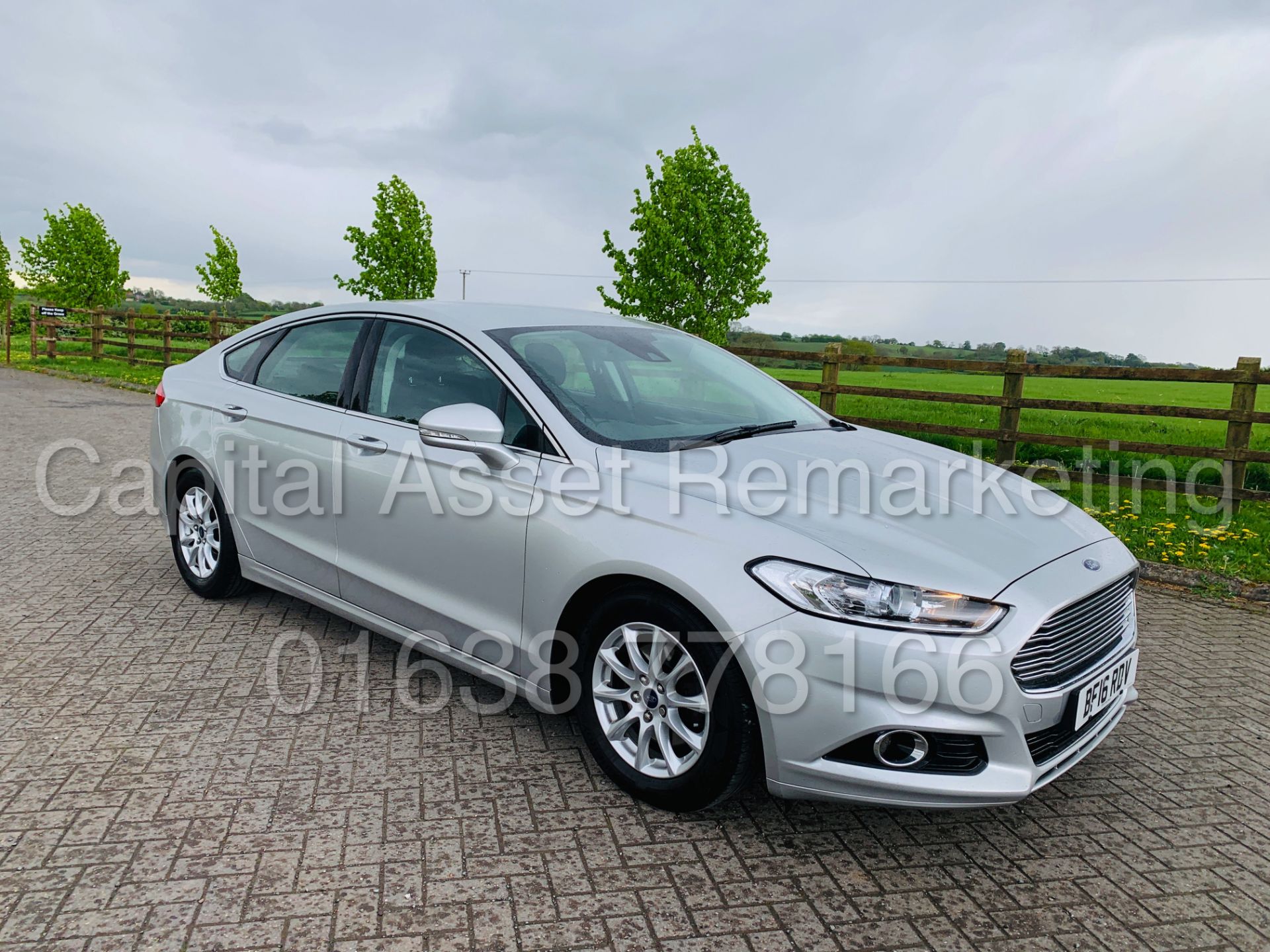 FORD MONDEO *TITANIUM* HATCHBACK (2016) '1.5 TDCI - EURO 6 - 6 SPEED' *1 OWNER - FULL HISTORY* - Image 12 of 46