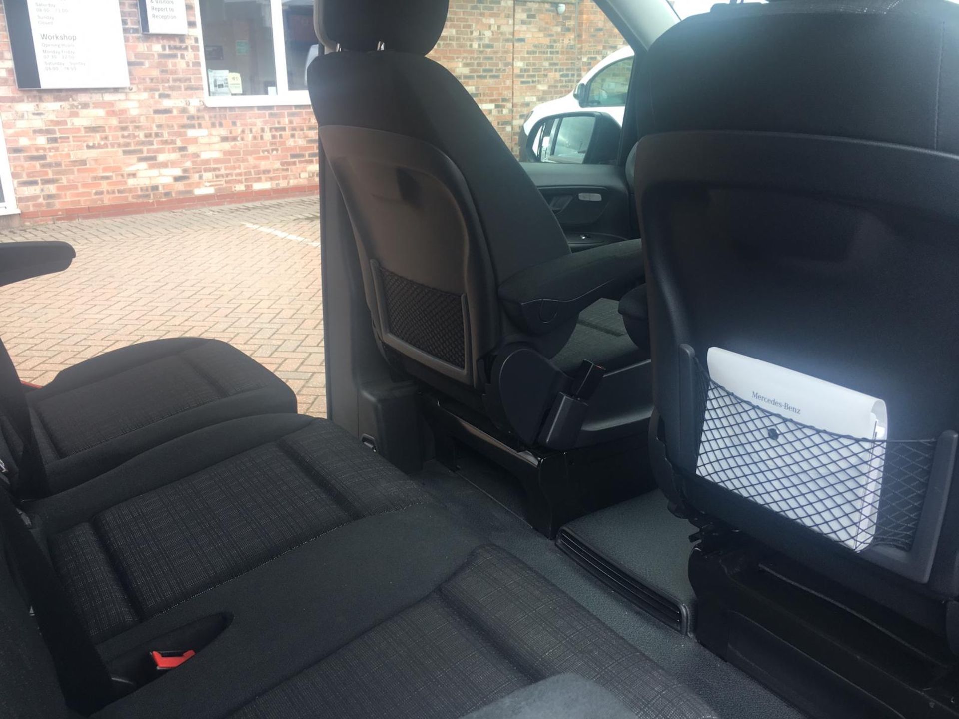 MERCEDES VITO 116CDI "AUTO" SPORT DUALINER/COMBI VAN 5 SEATER - (2019 MODEL) HUGE SPEC - LWB MODEL - Image 13 of 17