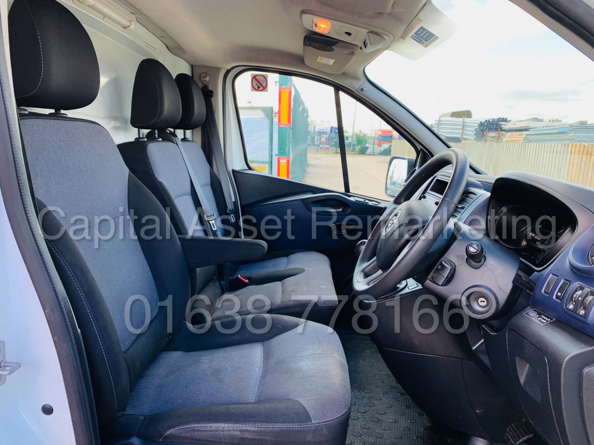 VAUXHALL VIVARO 2900 *SWB - PANEL VAN* (2017 - EURO 6) '1.6 CDTI - 6 SPEED' *24,000 MILES* (1 OWNER) - Image 28 of 39