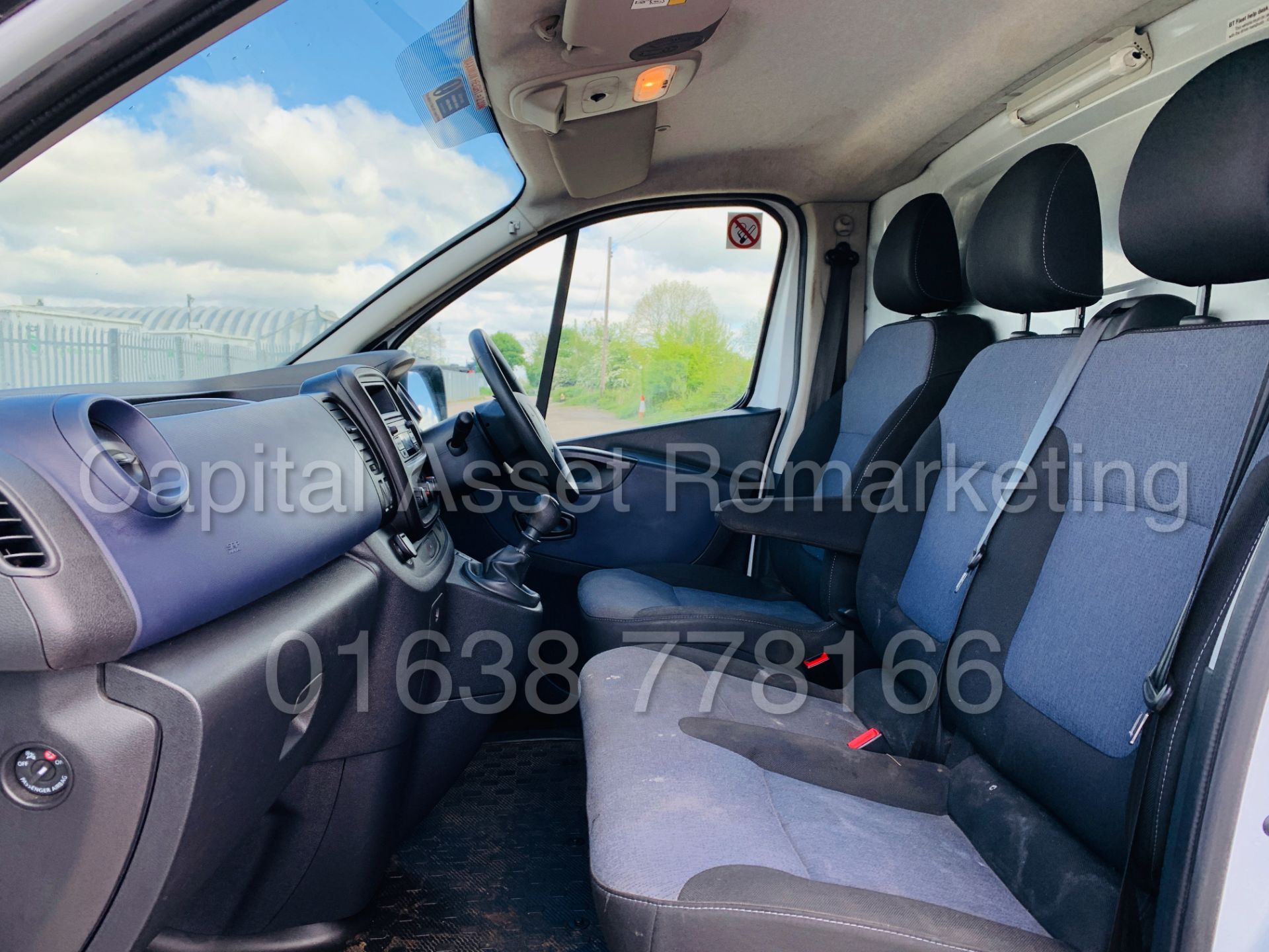 VAUXHALL VIVARO 2900 *SWB - PANEL VAN* (2017 - EURO 6) '1.6 CDTI - 6 SPEED' *24,000 MILES* (1 OWNER) - Image 21 of 39