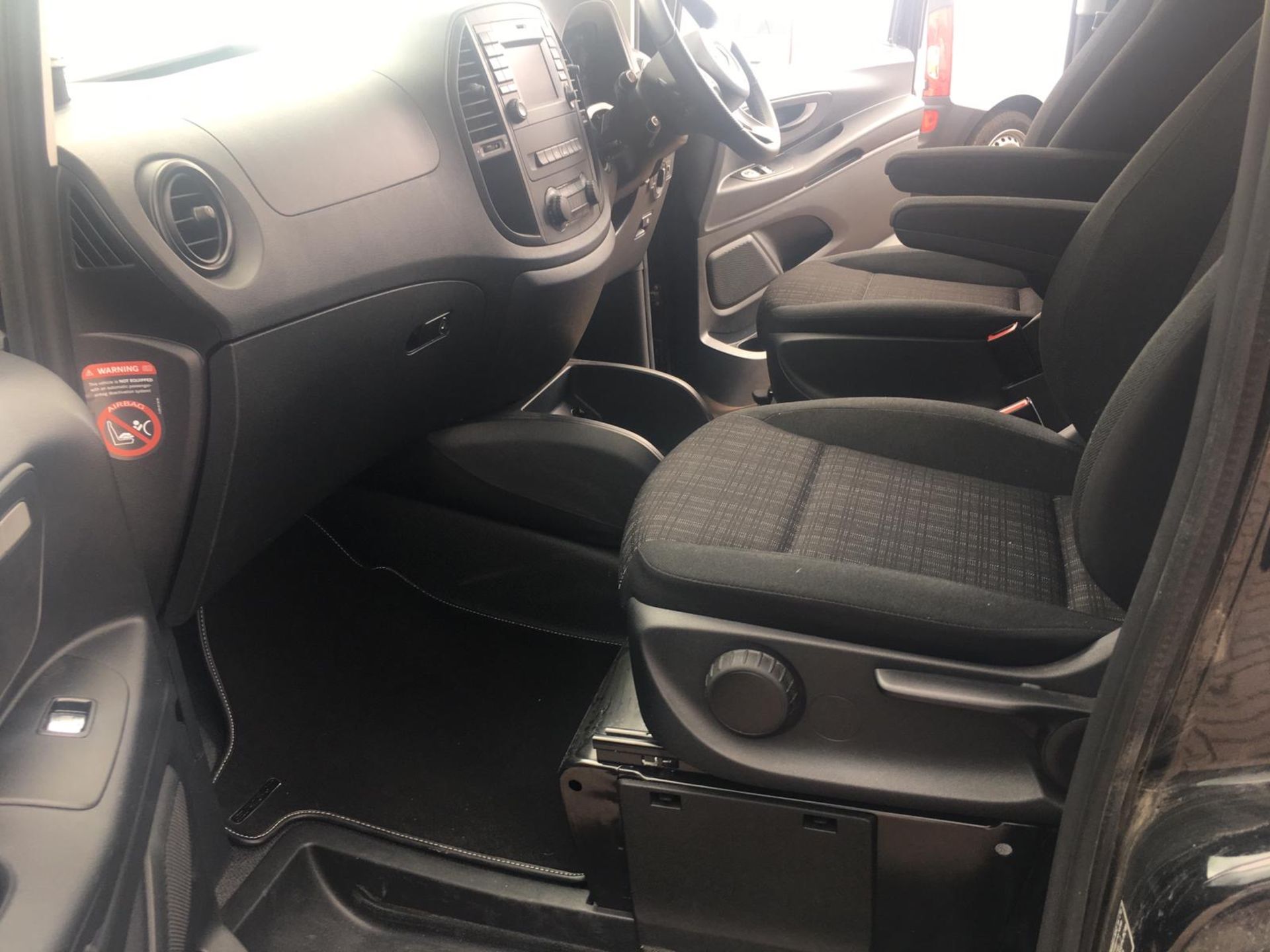 MERCEDES VITO 116CDI "AUTO" SPORT DUALINER/COMBI VAN 5 SEATER - (2019 MODEL) HUGE SPEC - LWB MODEL - Image 16 of 17