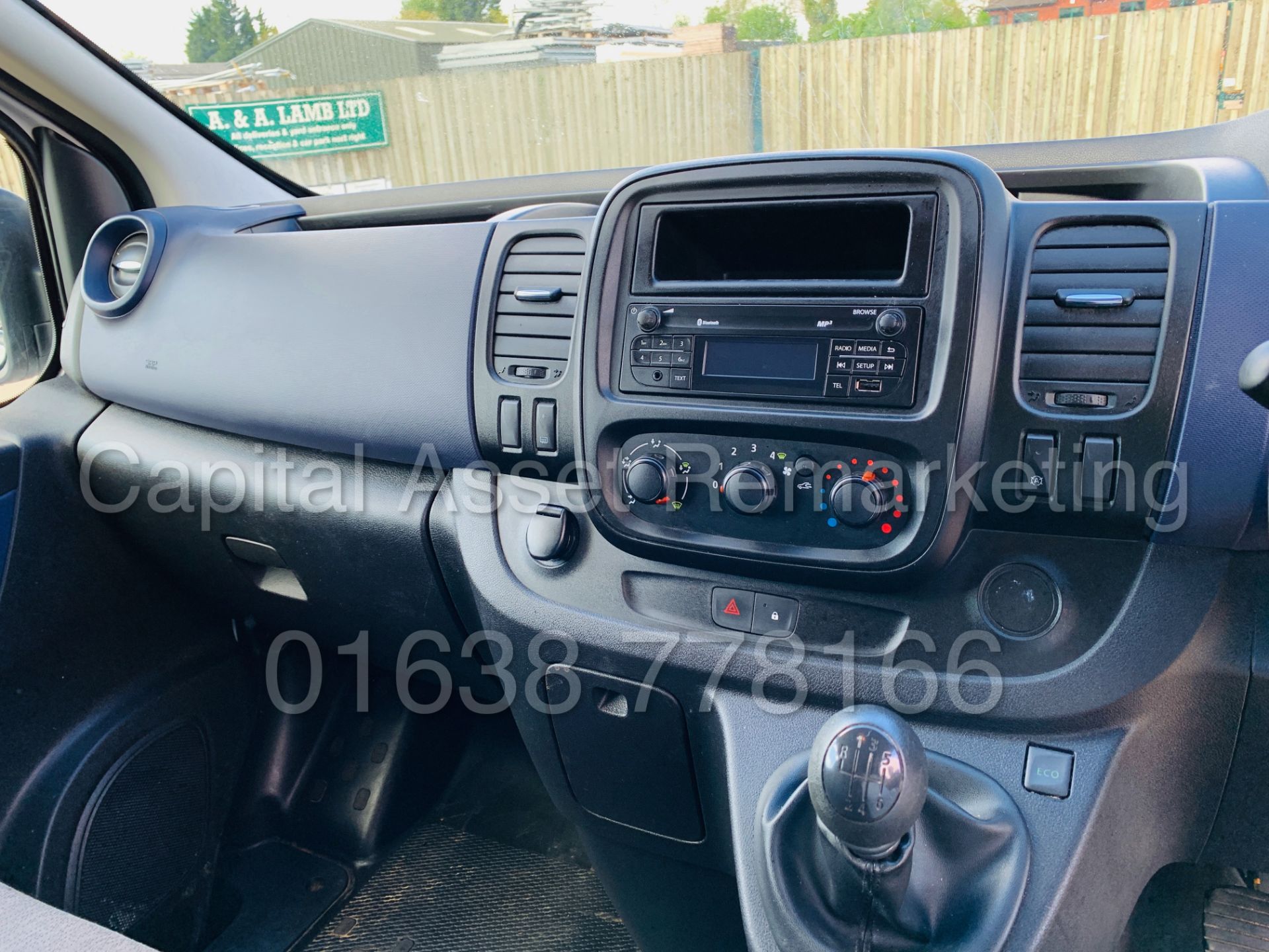 VAUXHALL VIVARO 2900 *SWB - PANEL VAN* (2017 - EURO 6) '1.6 CDTI - 6 SPEED' *24,000 MILES* (1 OWNER) - Image 32 of 39