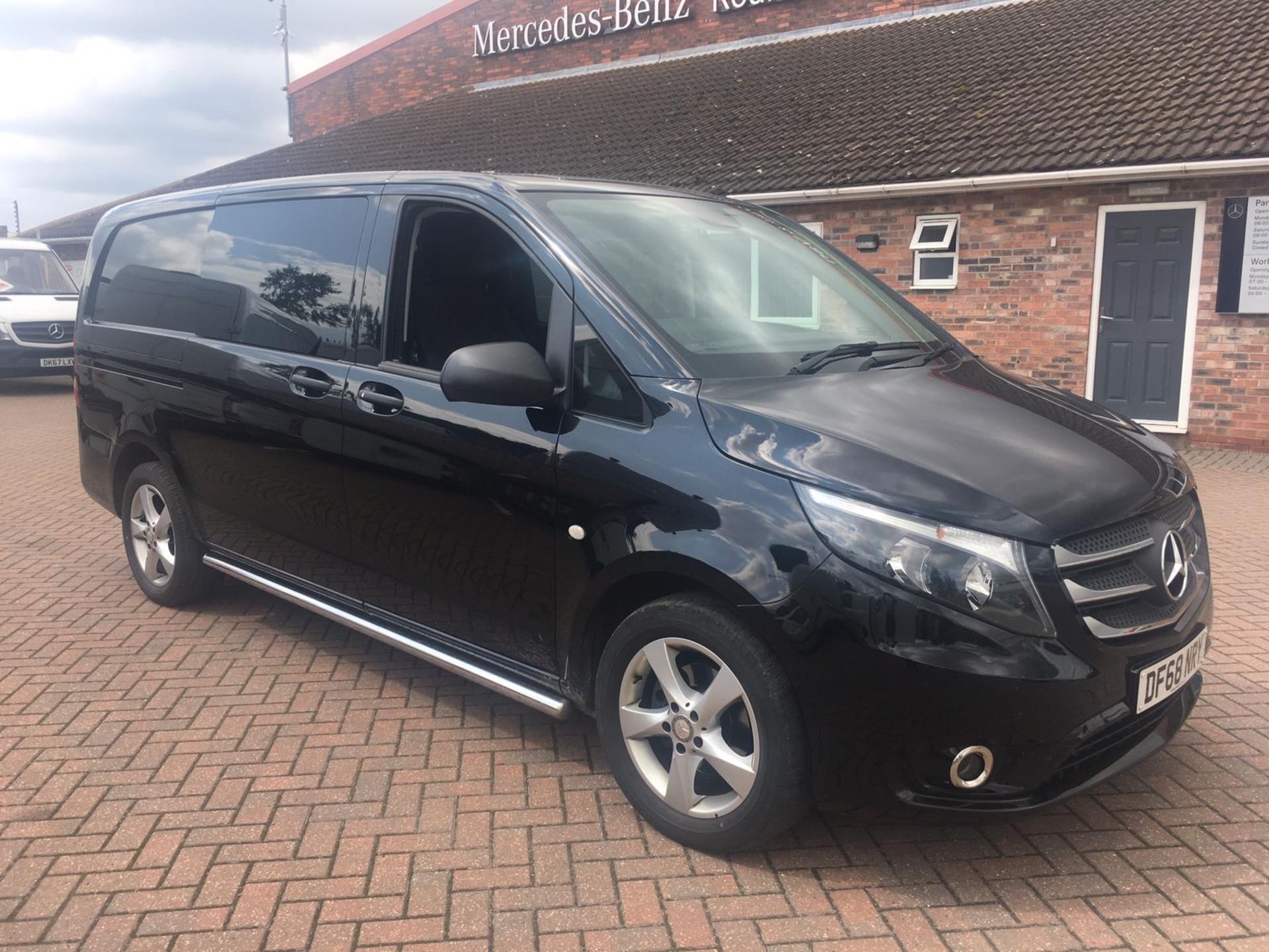 MERCEDES VITO 116CDI "AUTO" SPORT DUALINER/COMBI VAN 5 SEATER - (2019 MODEL) HUGE SPEC - LWB MODEL