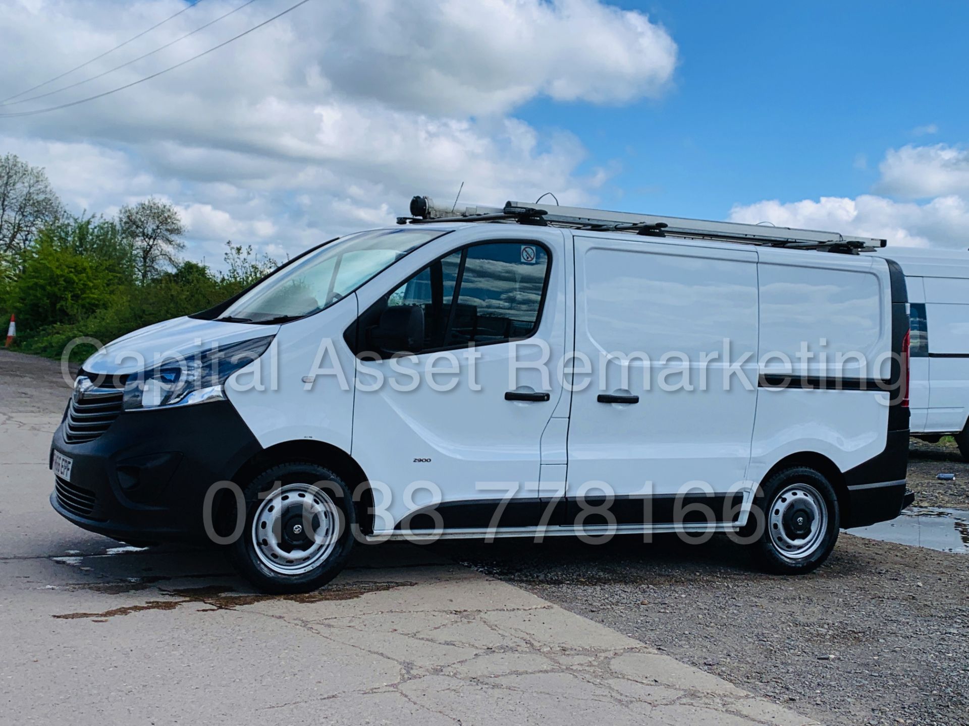 VAUXHALL VIVARO 2900 *SWB - PANEL VAN* (2017 - EURO 6) '1.6 CDTI - 6 SPEED' *24,000 MILES* (1 OWNER) - Image 8 of 39