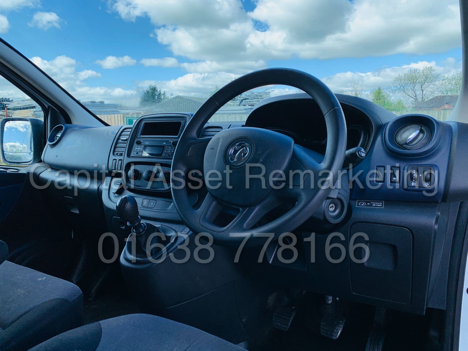 VAUXHALL VIVARO 2900 *SWB - PANEL VAN* (2017 - EURO 6) '1.6 CDTI - 6 SPEED' *24,000 MILES* (1 OWNER) - Image 30 of 39