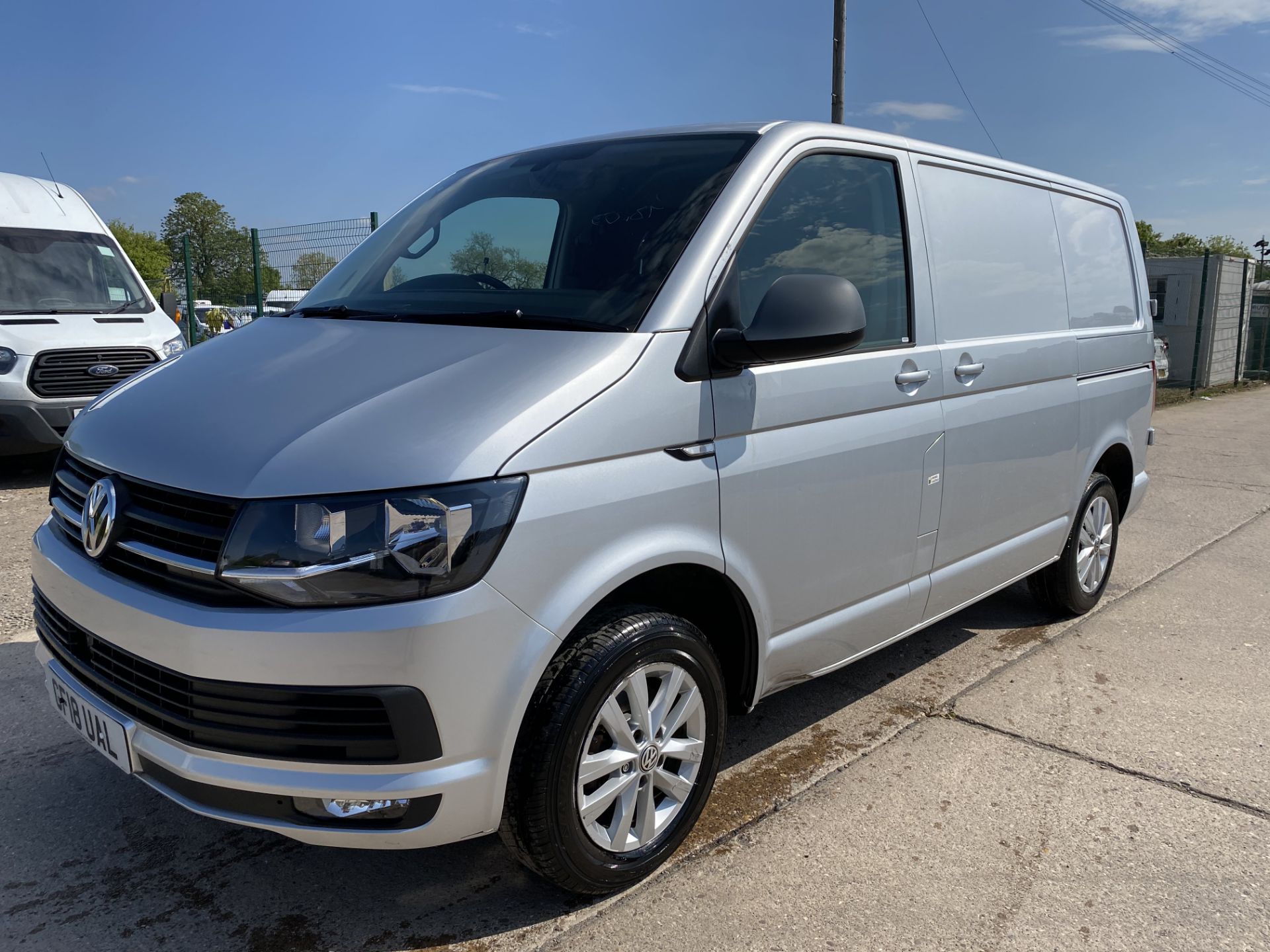 On Sale VOLKSWAGEN TRANSPORTER T28 "HIGHLINE" 2.0TDI "BMT" - 18 REG - EURO6 - HUGE SPEC - LOW MILES - Image 4 of 23