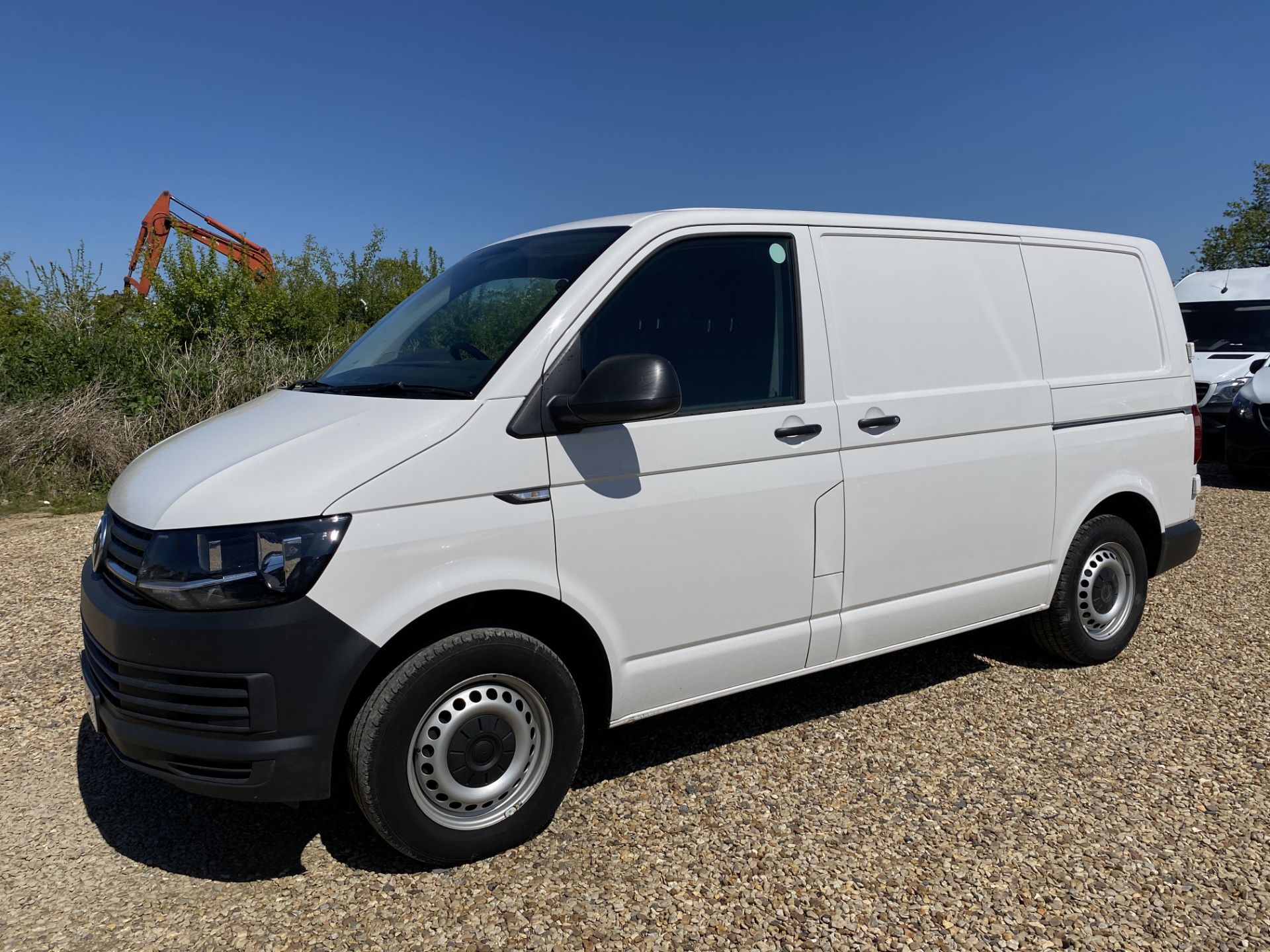 ON SALE VOLKSWAGEN TRANSPORTER T6 2.0TDI BLUE MOTION (102) SWB - 16 REG - 1 KEEPER - ELEC PACK - - Image 2 of 19