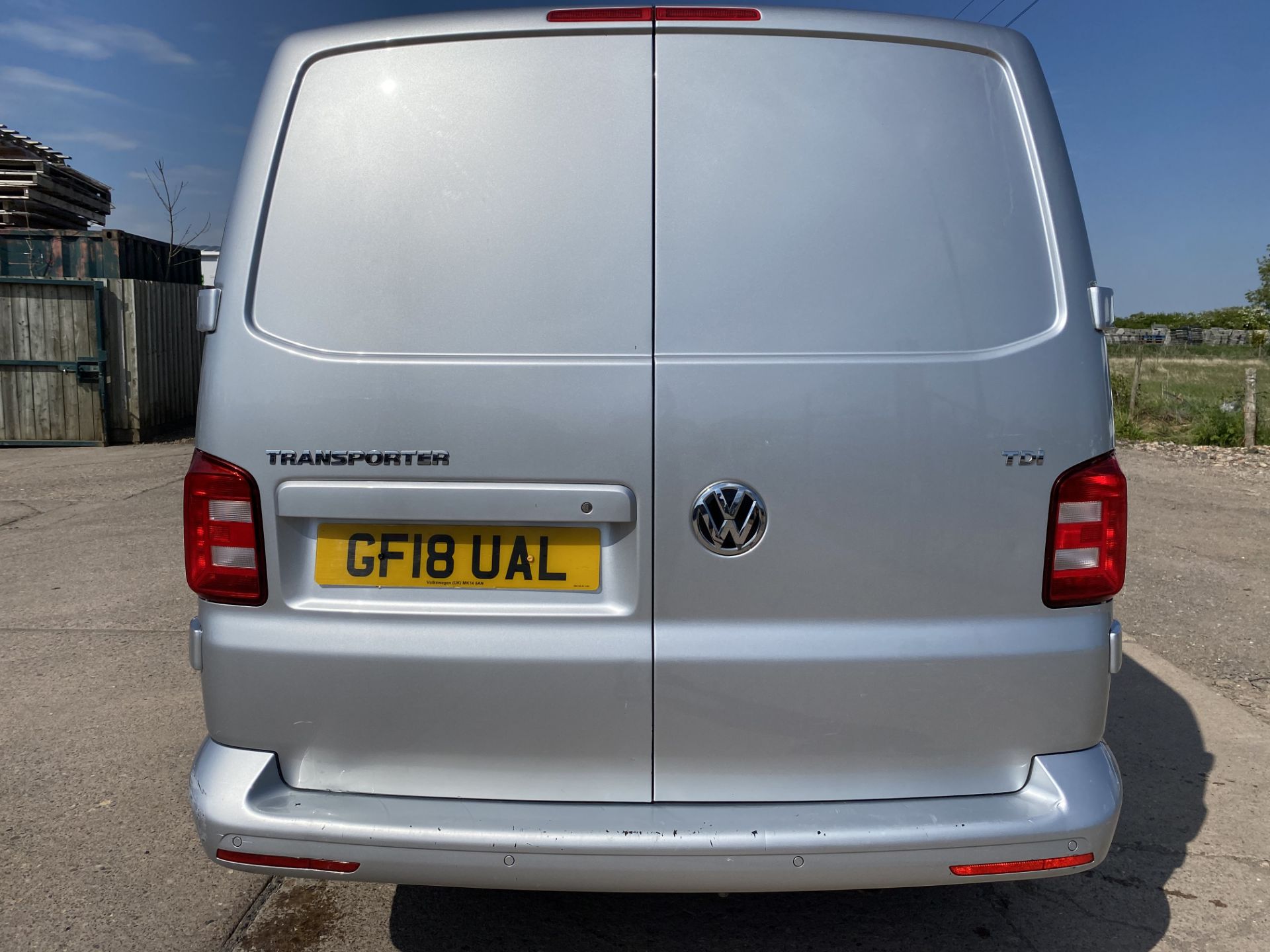 On Sale VOLKSWAGEN TRANSPORTER T28 "HIGHLINE" 2.0TDI "BMT" - 18 REG - EURO6 - HUGE SPEC - LOW MILES - Image 6 of 23