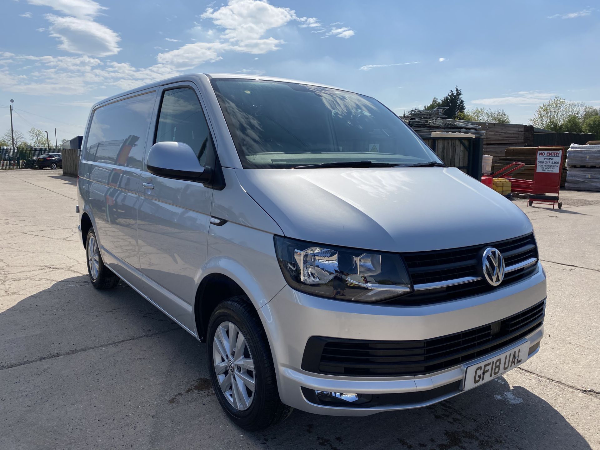 On Sale VOLKSWAGEN TRANSPORTER T28 "HIGHLINE" 2.0TDI "BMT" - 18 REG - EURO6 - HUGE SPEC - LOW MILES - Image 2 of 23