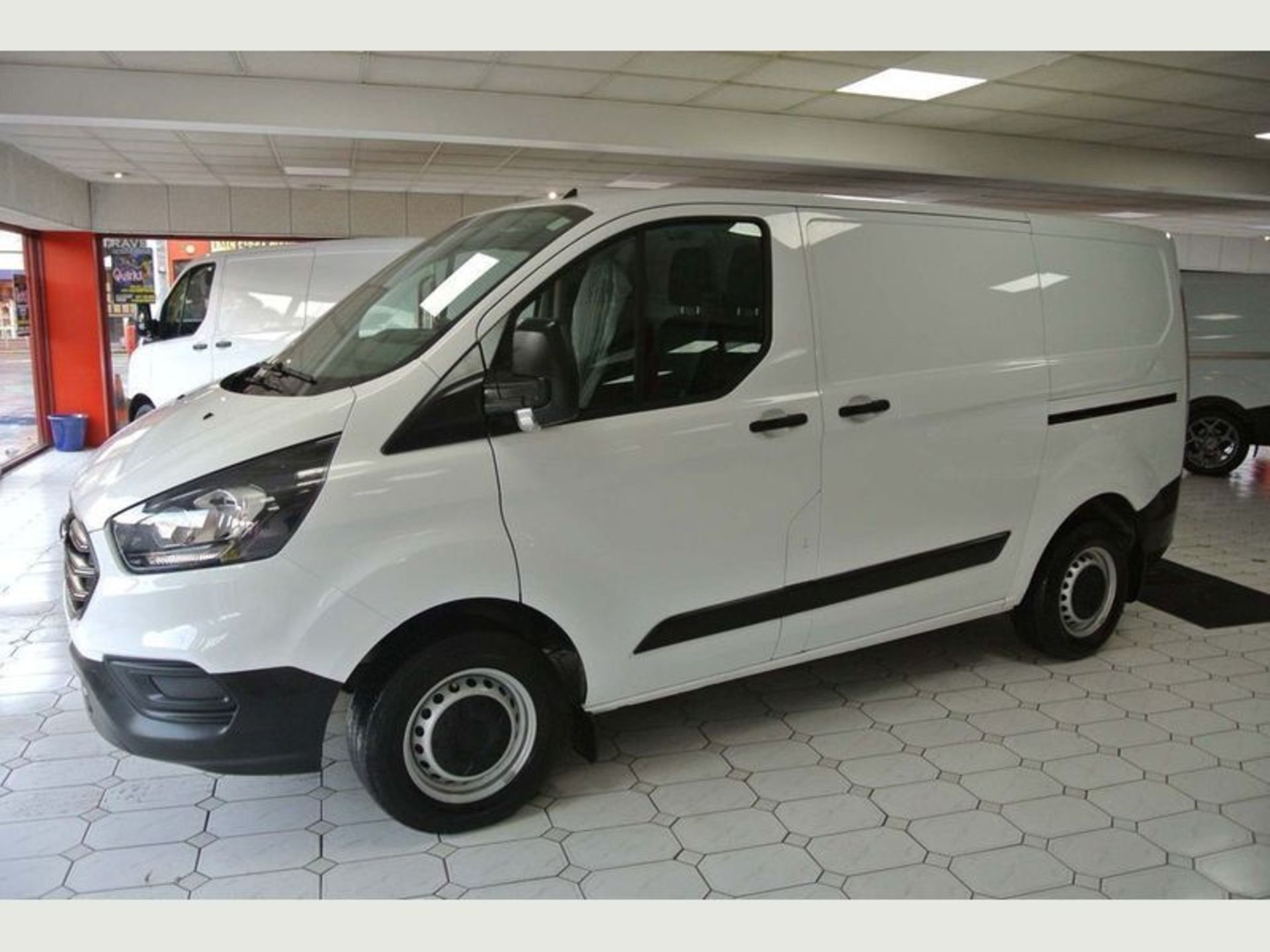 On Sale FORD TRANSIT CUSTOM 2.0TDCI (300) SWB - 18 REG - ONLY 49K MILES - NEW SHAPE - 1 OWNER (EURO6