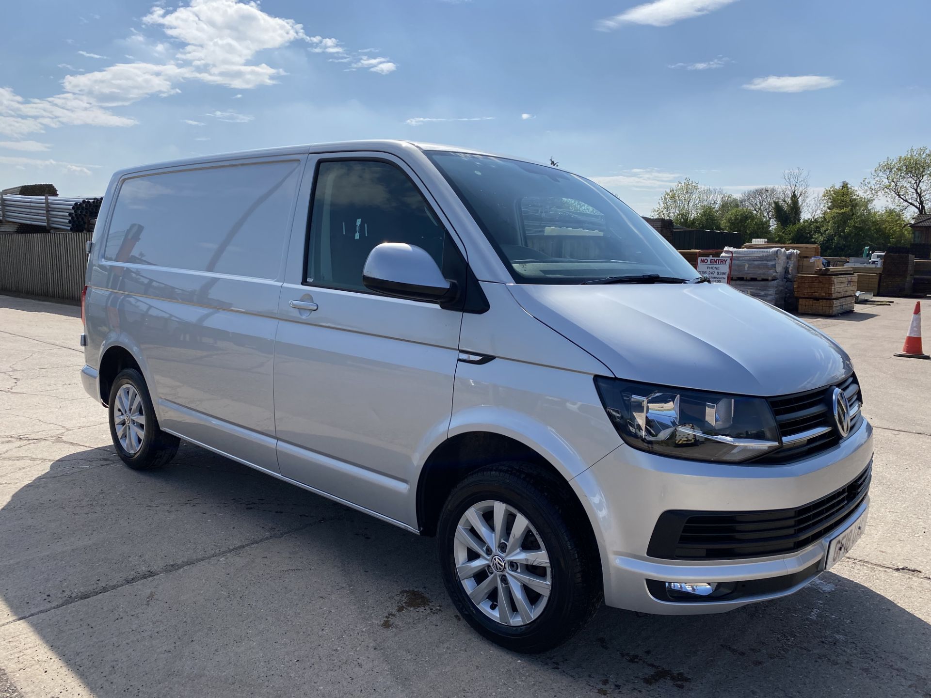 On Sale VOLKSWAGEN TRANSPORTER T28 "HIGHLINE" 2.0TDI "BMT" - 18 REG - EURO6 - HUGE SPEC - LOW MILES