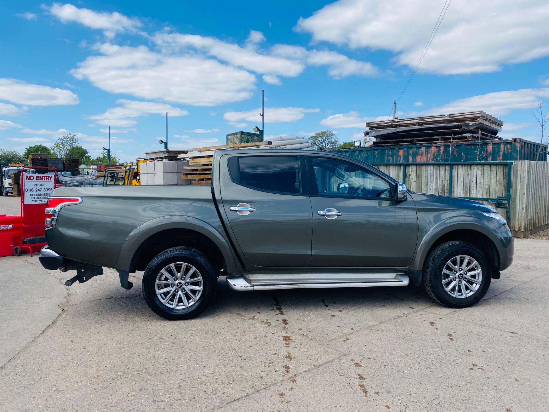 On Sale MITSUBISHI L200 "BARBARIAN" 2.5DI-D "AUTO - 17 REG - 1 KEEPER - HUGE SPEC -LOW MILES-SAT NAV - Image 11 of 32