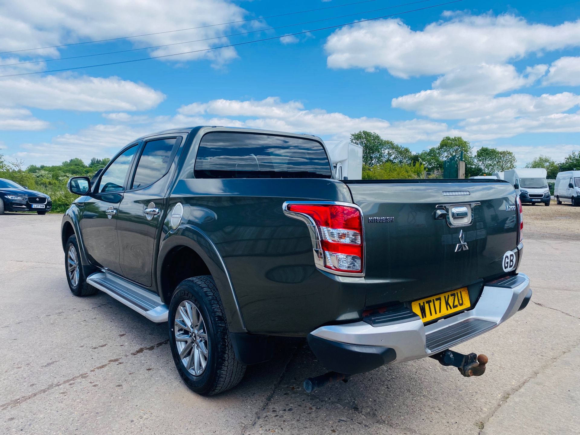 On Sale MITSUBISHI L200 "BARBARIAN" 2.5DI-D "AUTO - 17 REG - 1 KEEPER - HUGE SPEC -LOW MILES-SAT NAV - Image 8 of 32