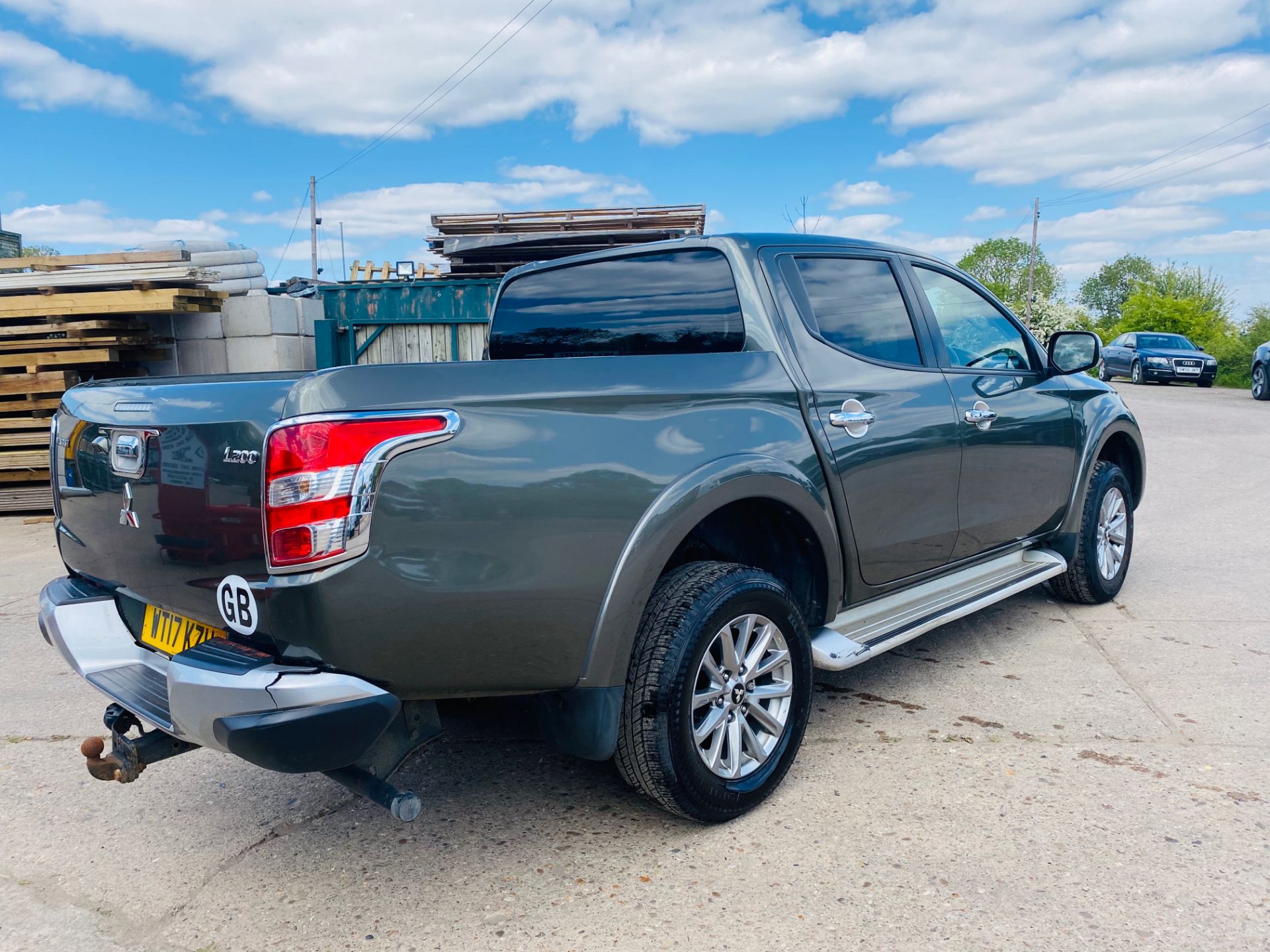 On Sale MITSUBISHI L200 "BARBARIAN" 2.5DI-D "AUTO - 17 REG - 1 KEEPER - HUGE SPEC -LOW MILES-SAT NAV - Image 10 of 32