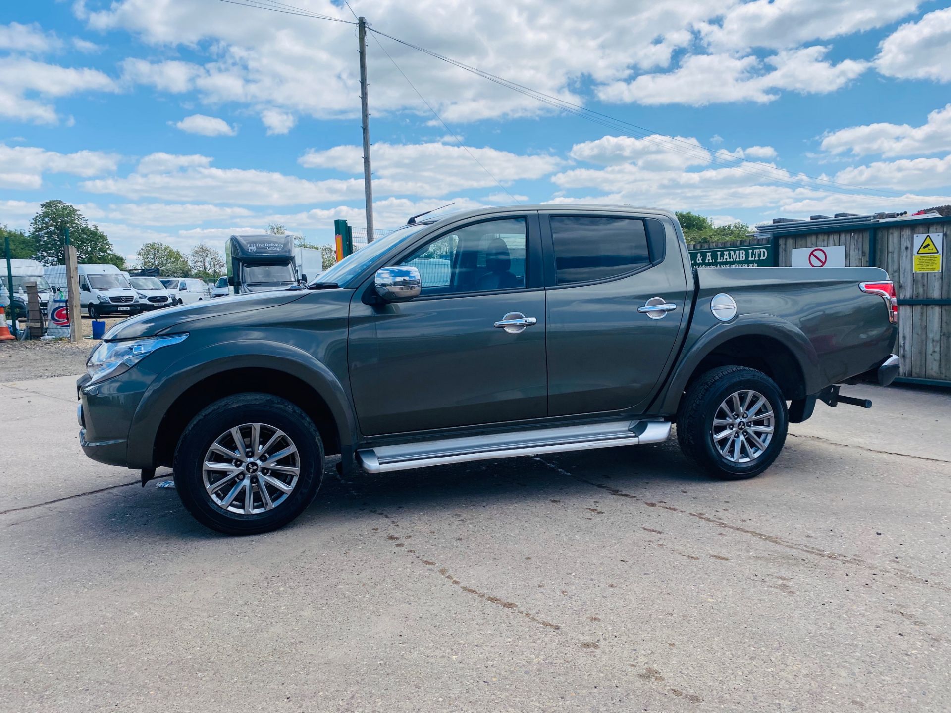 On Sale MITSUBISHI L200 "BARBARIAN" 2.5DI-D "AUTO - 17 REG - 1 KEEPER - HUGE SPEC -LOW MILES-SAT NAV - Image 7 of 32