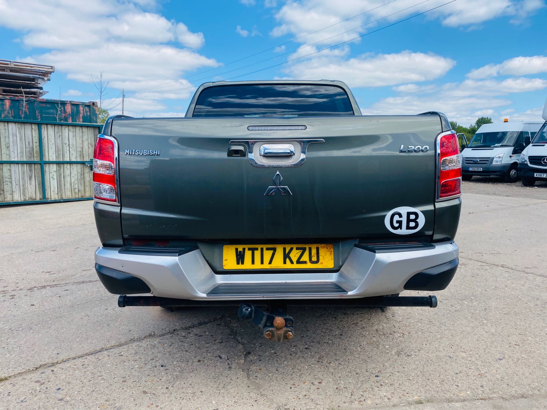 On Sale MITSUBISHI L200 "BARBARIAN" 2.5DI-D "AUTO - 17 REG - 1 KEEPER - HUGE SPEC -LOW MILES-SAT NAV - Image 9 of 32