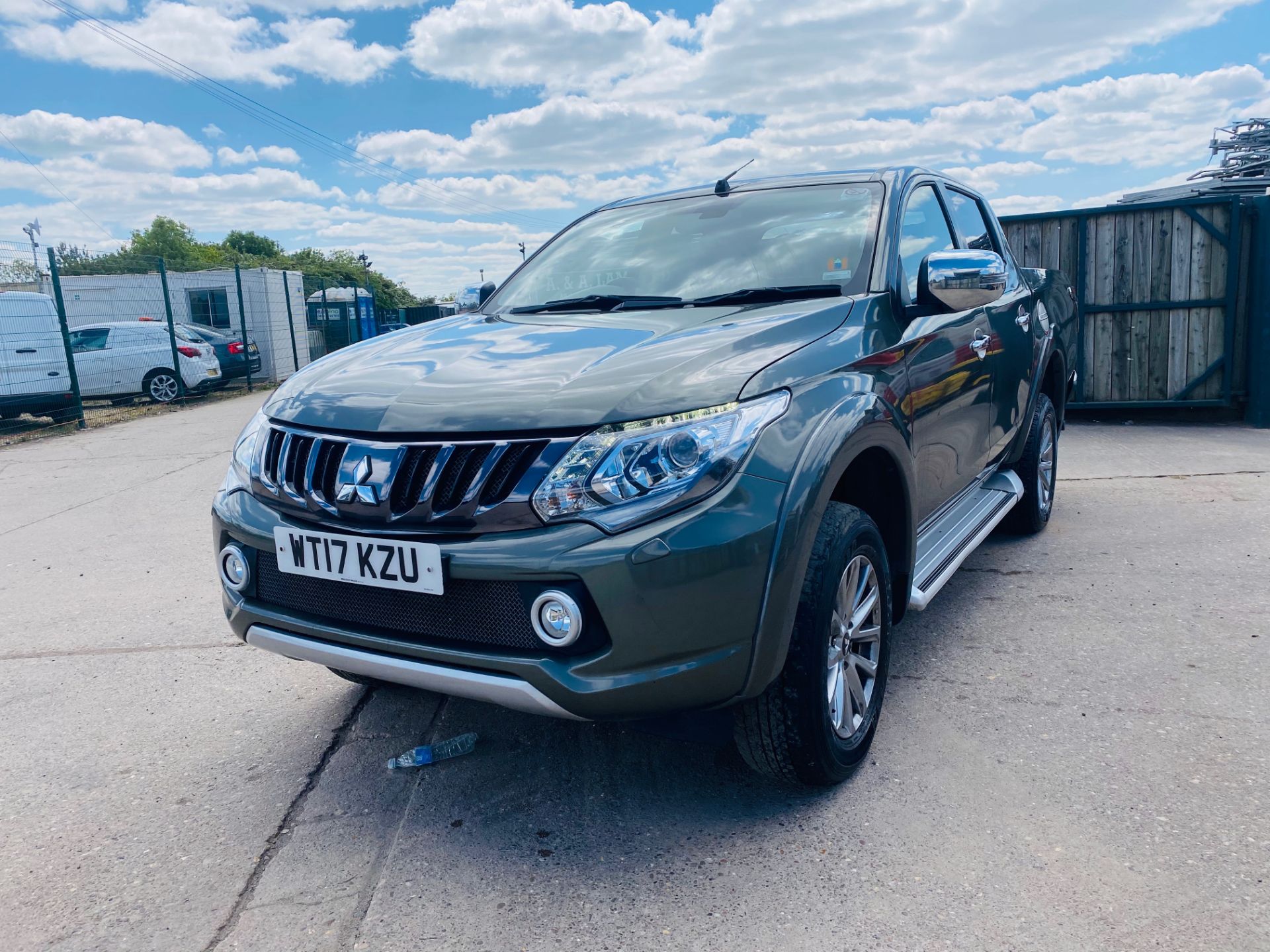 On Sale MITSUBISHI L200 "BARBARIAN" 2.5DI-D "AUTO - 17 REG - 1 KEEPER - HUGE SPEC -LOW MILES-SAT NAV - Image 5 of 32