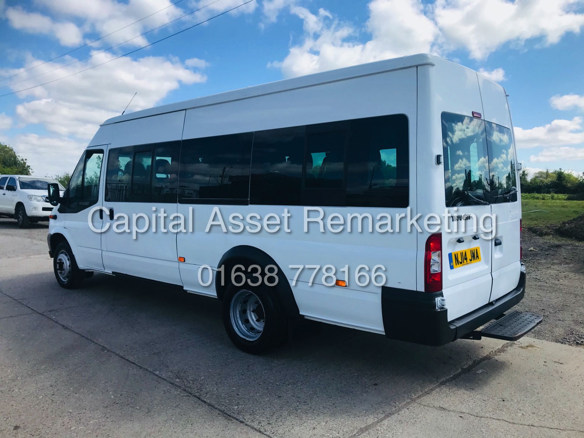 (ON SALE) FORD TRANSIT 135 T430 RWD *XLWB - 17 SEATER MINI-BUS* (2014) **ONLY 28,000 MILES** - Image 9 of 27