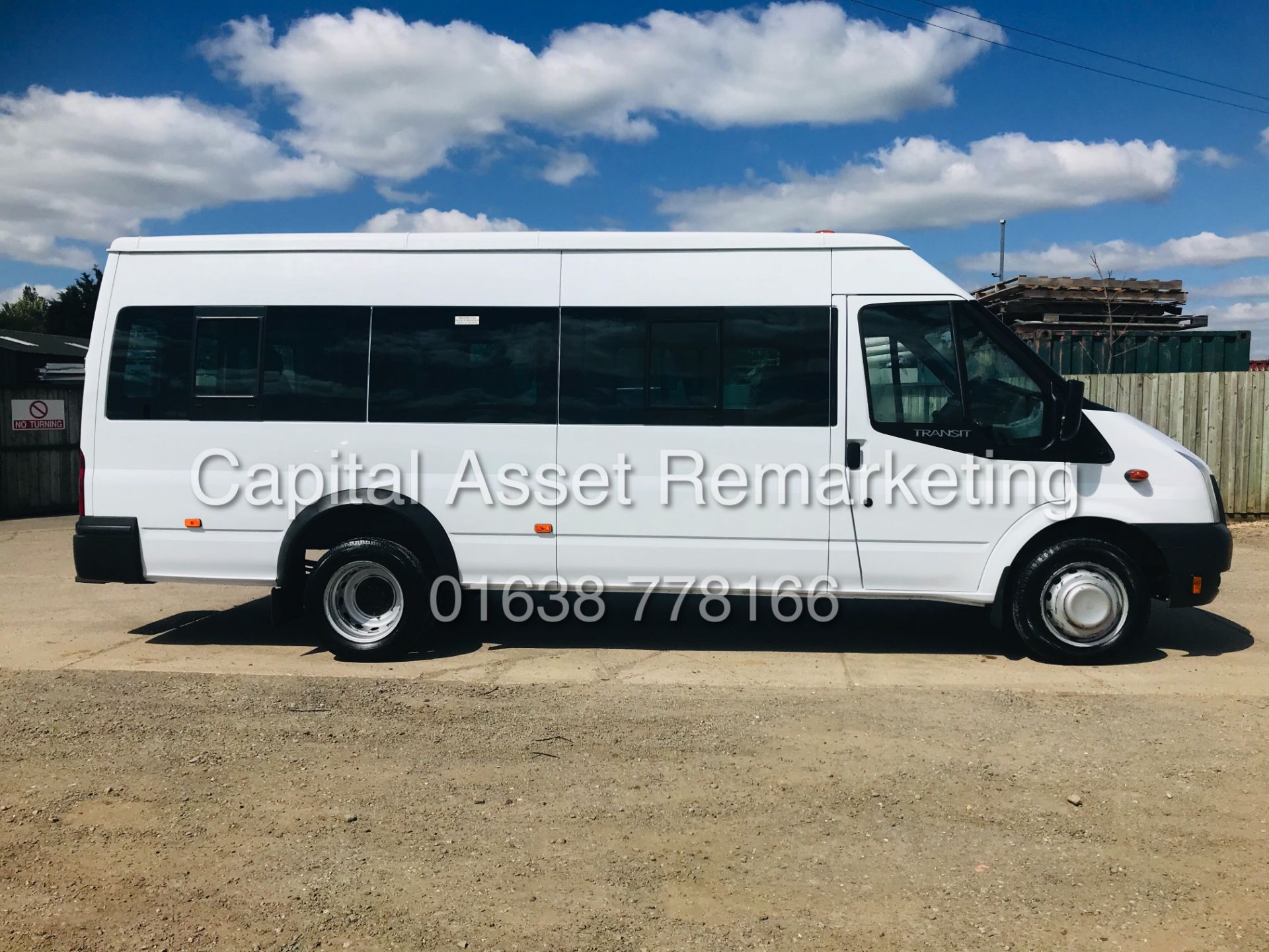 (ON SALE) FORD TRANSIT 135 T430 RWD *XLWB - 17 SEATER MINI-BUS* (2014) **ONLY 28,000 MILES** - Image 12 of 27