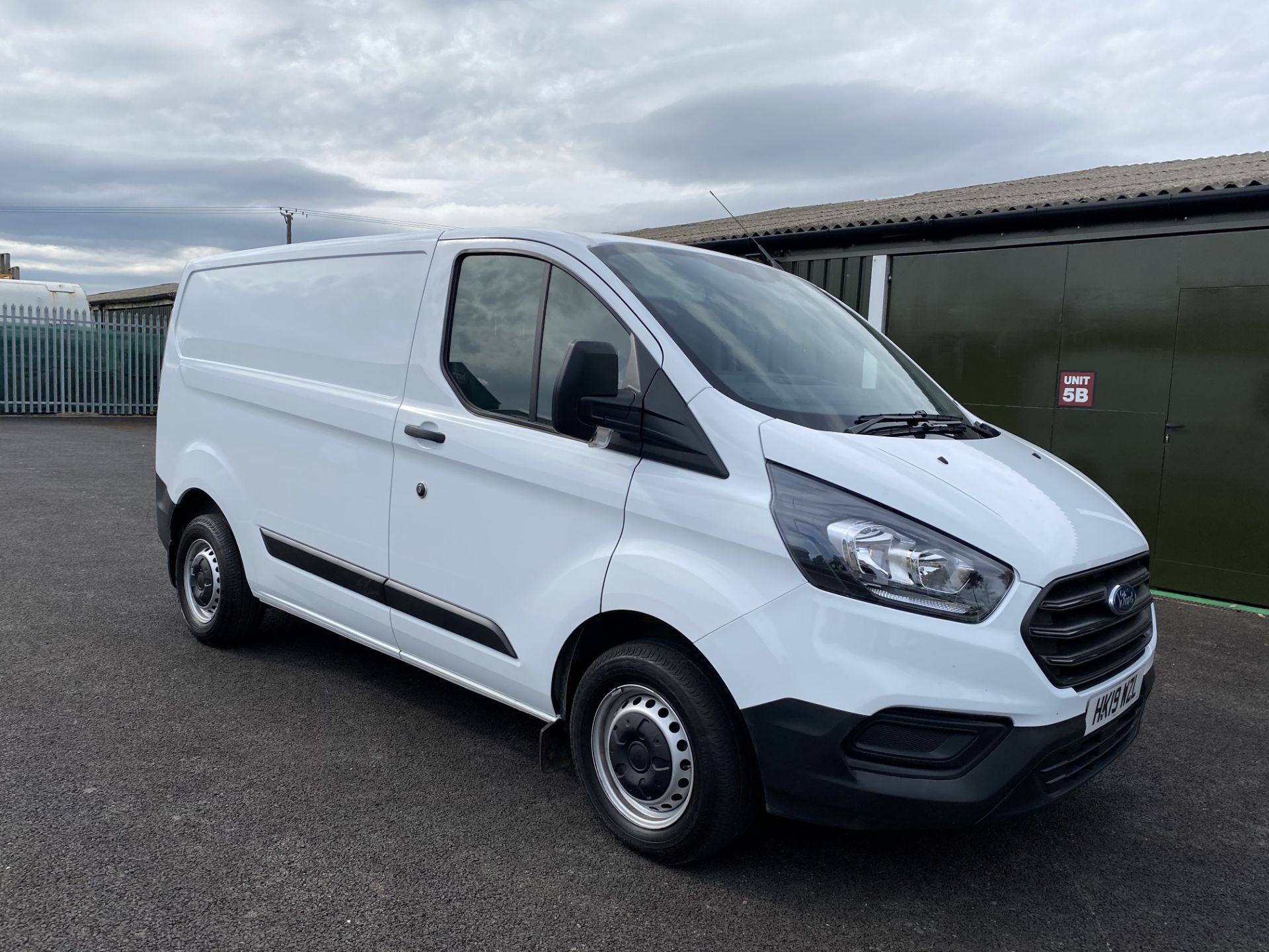 (ON SALE) FORD TRANSIT CUSTOM (300) SWB 2.0TDCI "105" EURO6 - 19 REG - 1 OWNER - 17K MILES - LOOK!!!