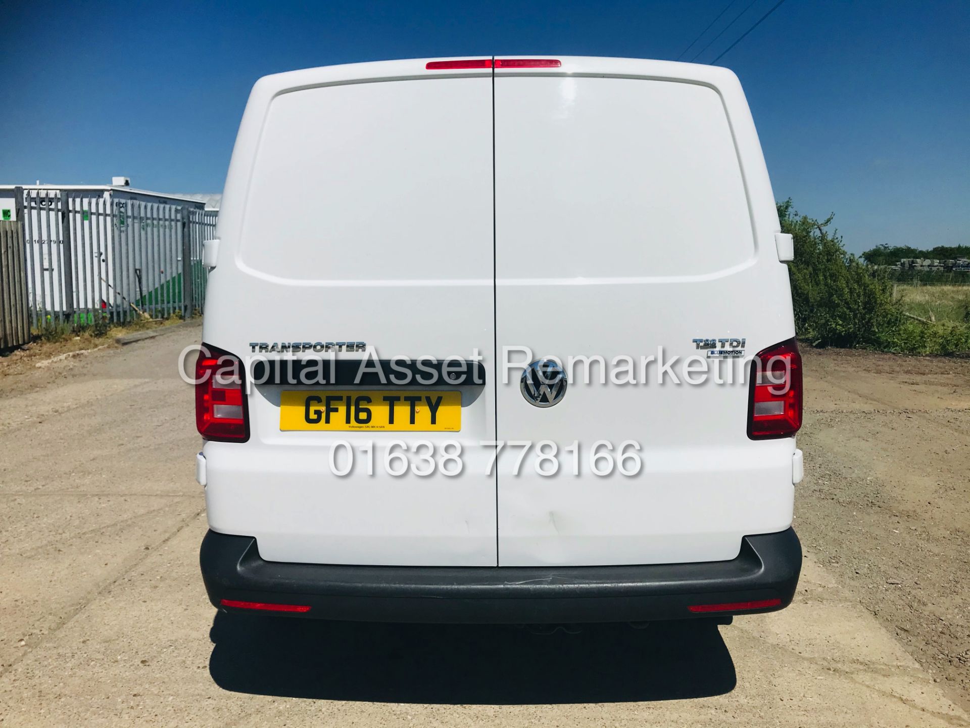 (On Sale) VOLKSWAGEN TRANSPORTER 2.0TDI BLUEMOTION T28 (2016 - NEW SHAPE) 1 OWNER - LOW MILEAGE FSH - Image 10 of 26