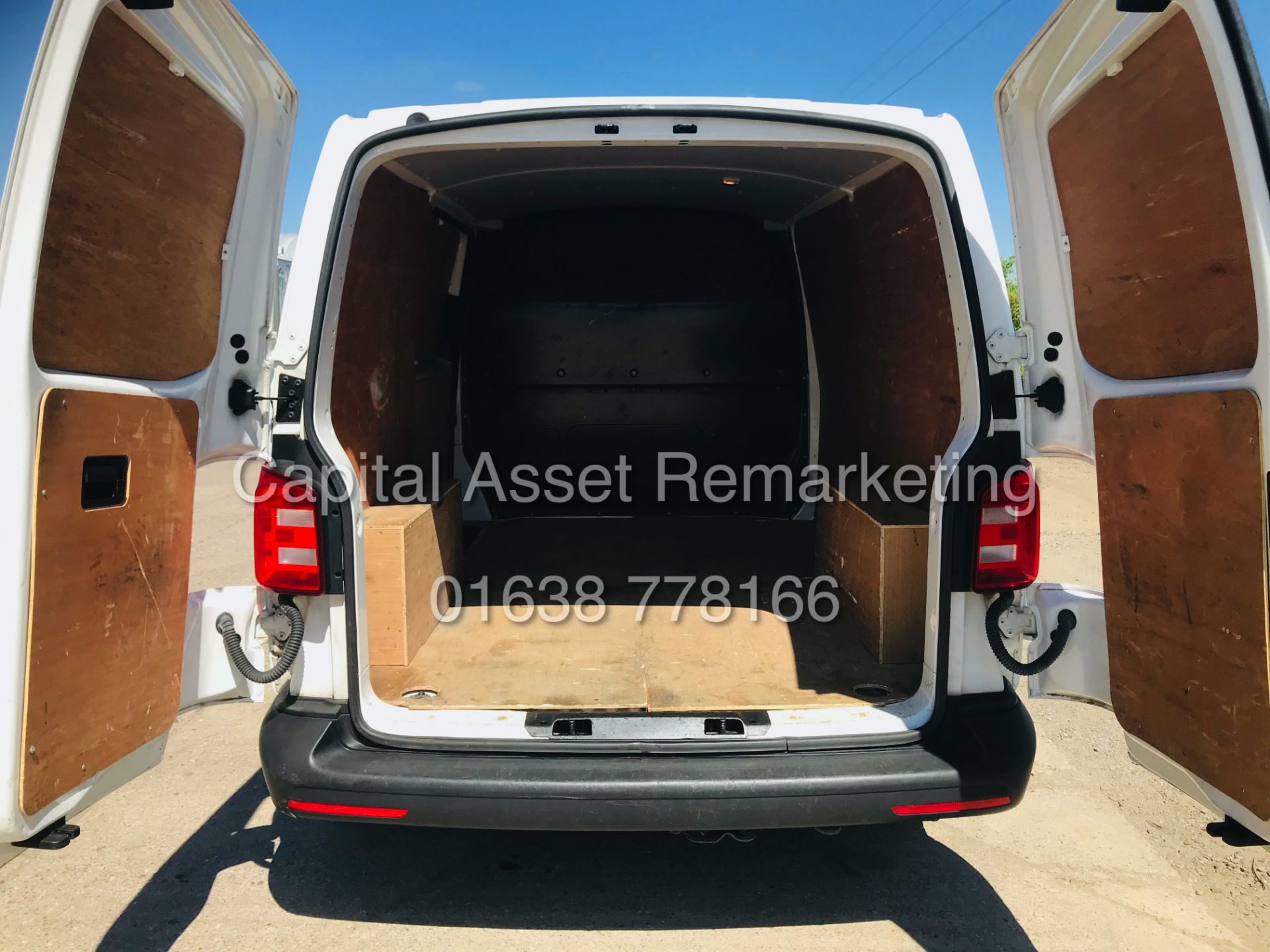 (On Sale) VOLKSWAGEN TRANSPORTER 2.0TDI BLUEMOTION T28 (2016 - NEW SHAPE) 1 OWNER - LOW MILEAGE FSH - Image 25 of 26