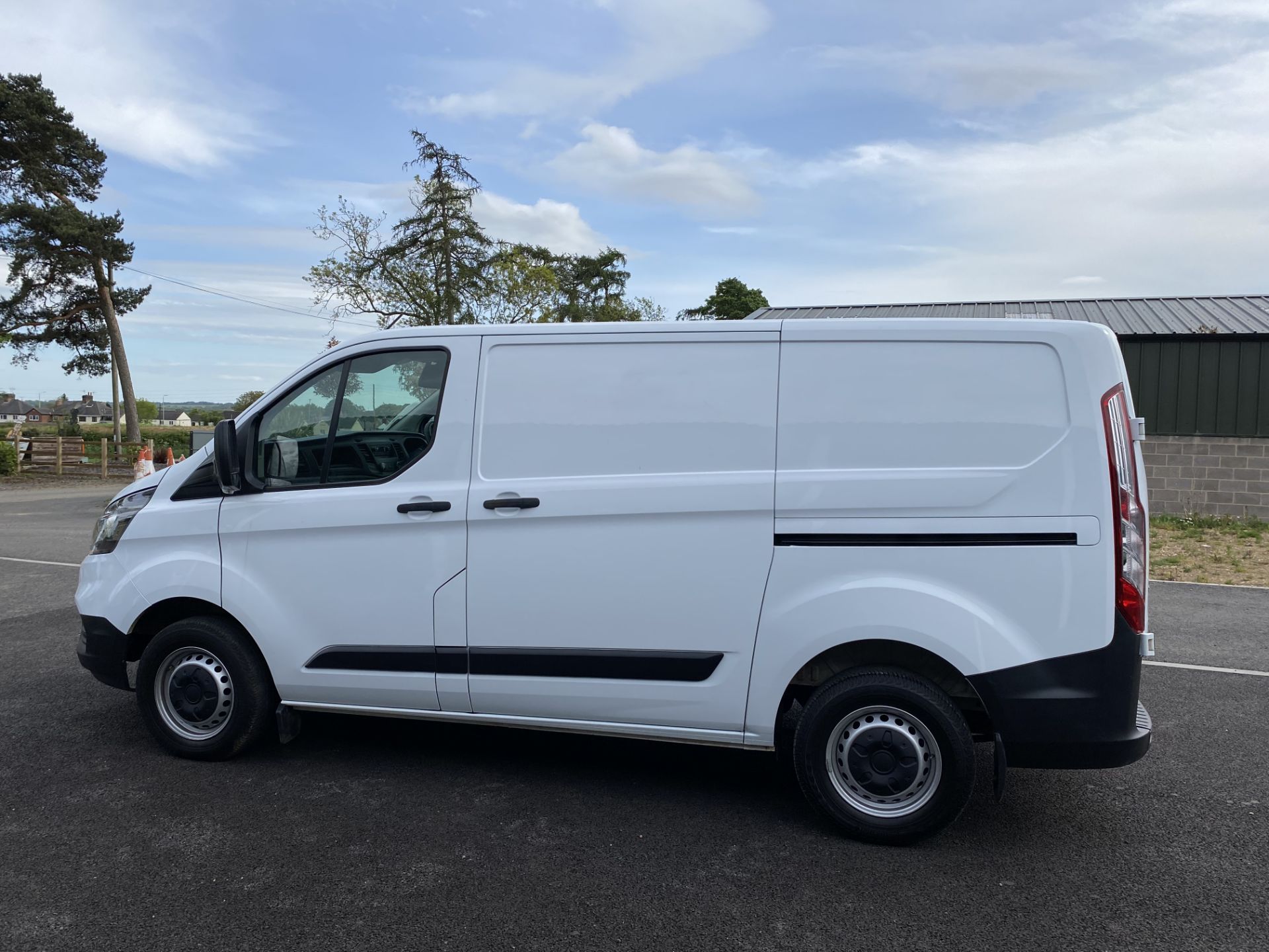 (ON SALE) FORD TRANSIT CUSTOM (300) SWB 2.0TDCI "105" EURO6 - 19 REG - 1 OWNER - 17K MILES - LOOK!!! - Image 5 of 17