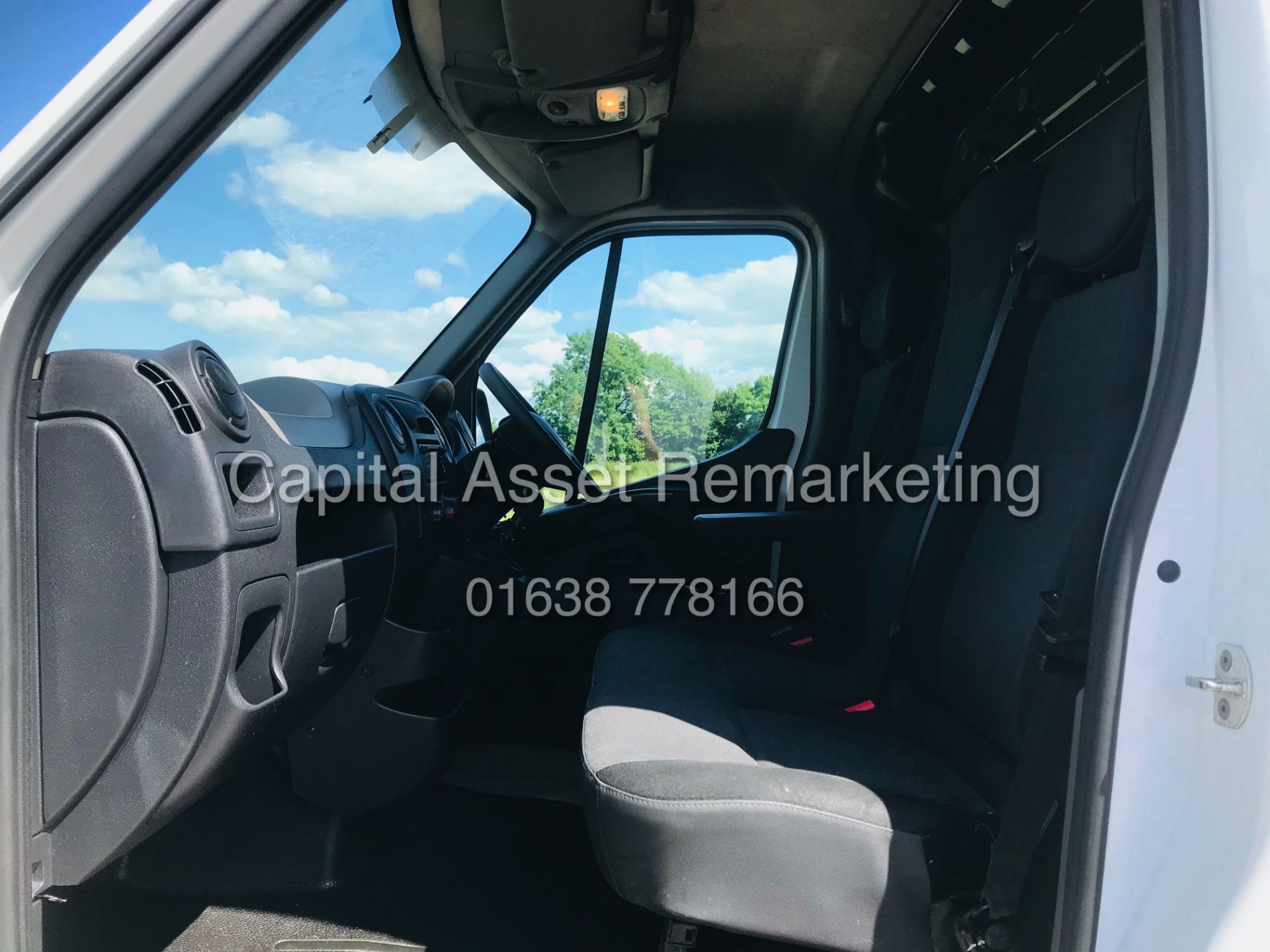 (ON SALE) RENAULT MASTER LM35 2.3DCI 'LWB" LOW LOADER LUTON (17 REG) EURO 6 - FSH -1 OWNER -AIR CON - Image 22 of 24