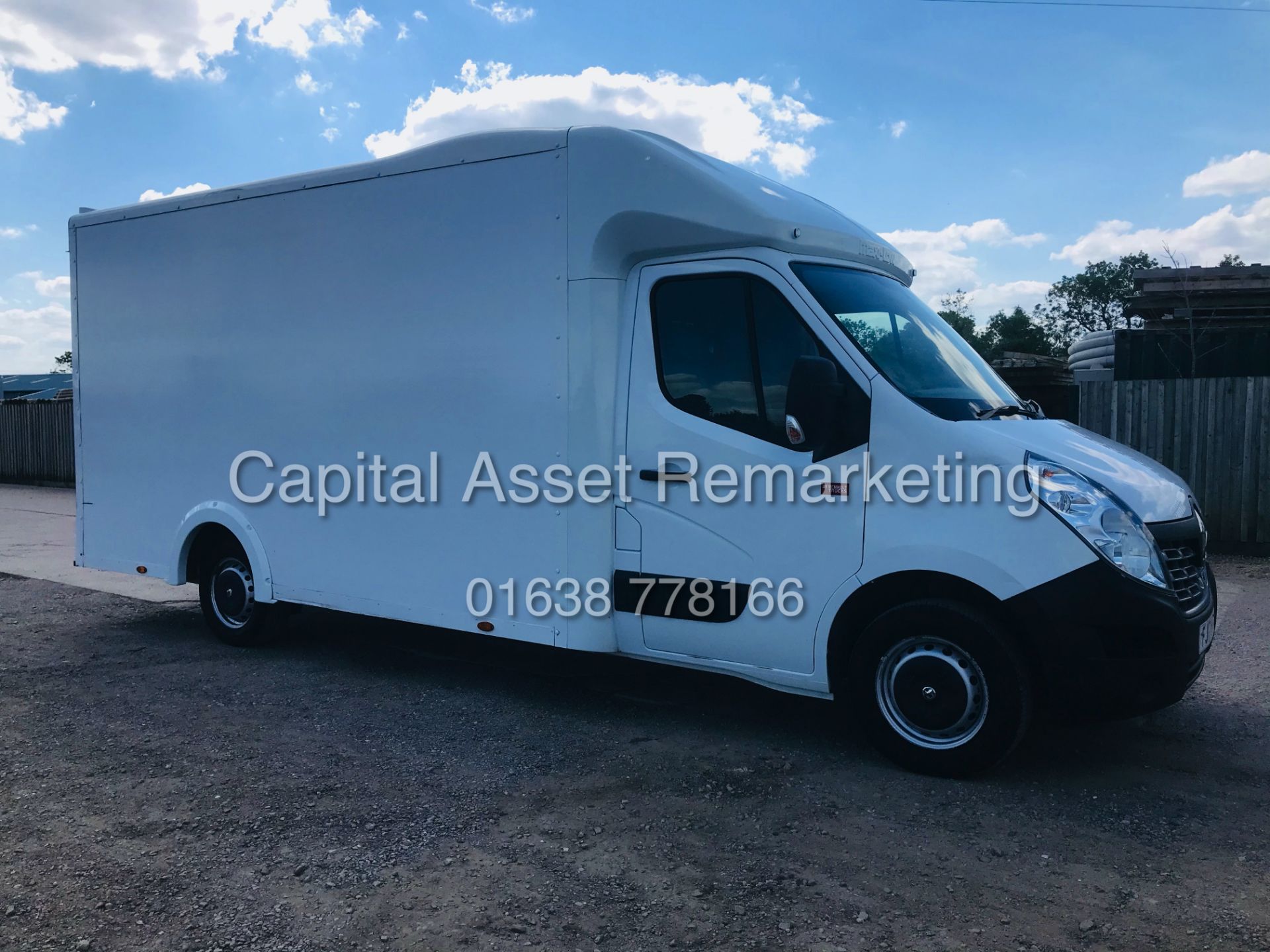 (ON SALE) RENAULT MASTER LM35 2.3DCI 'LWB" LOW LOADER LUTON (17 REG) EURO 6 - FSH -1 OWNER -AIR CON - Image 2 of 24