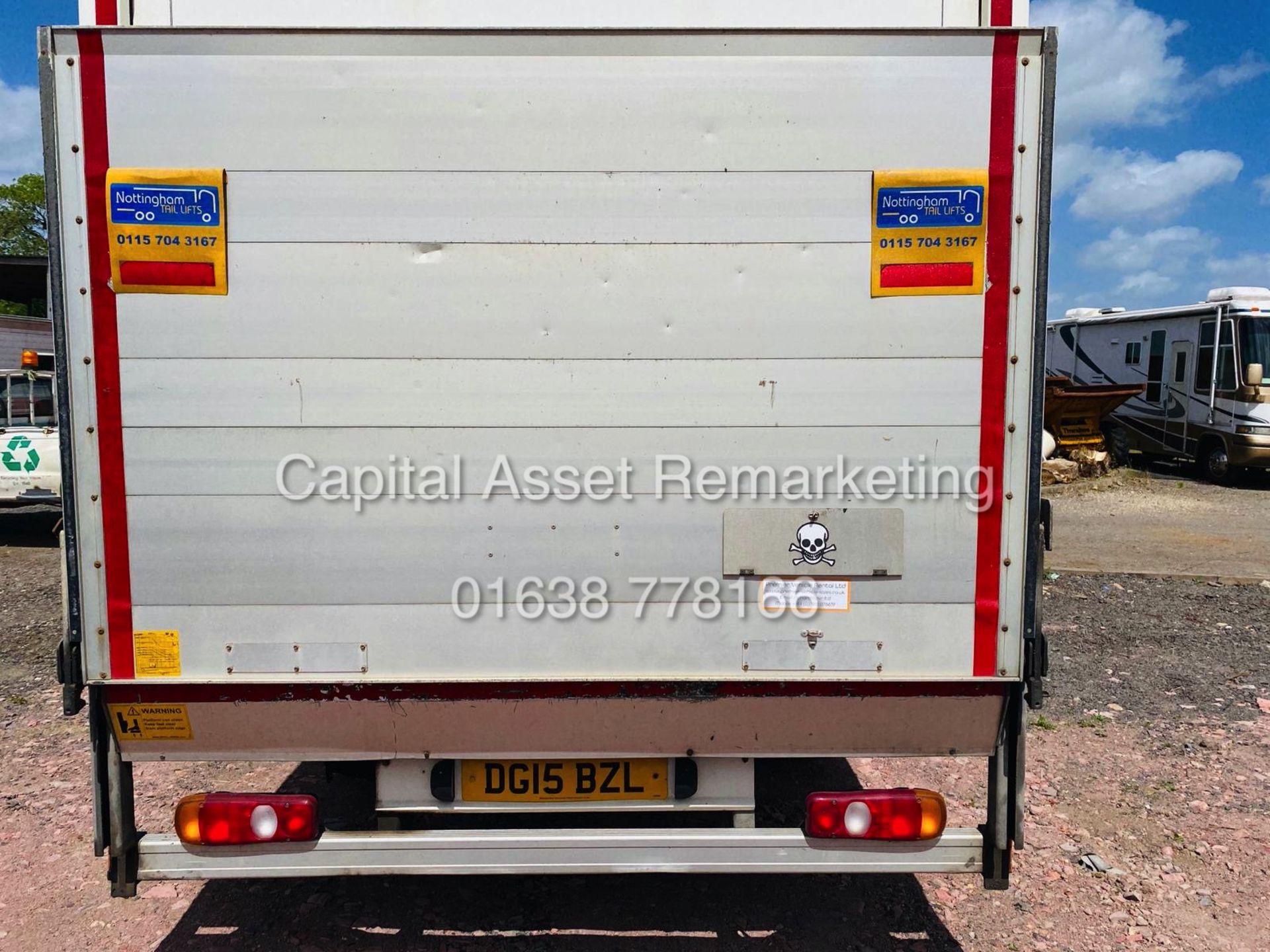 MITSUBISHI FUSO CANTER 7C15 (EURO 6 / AD-BLUE) 7500KG GROSS -20FT BOX-SIDE ACCESS-TAIL LIFT (15 REG) - Image 8 of 14