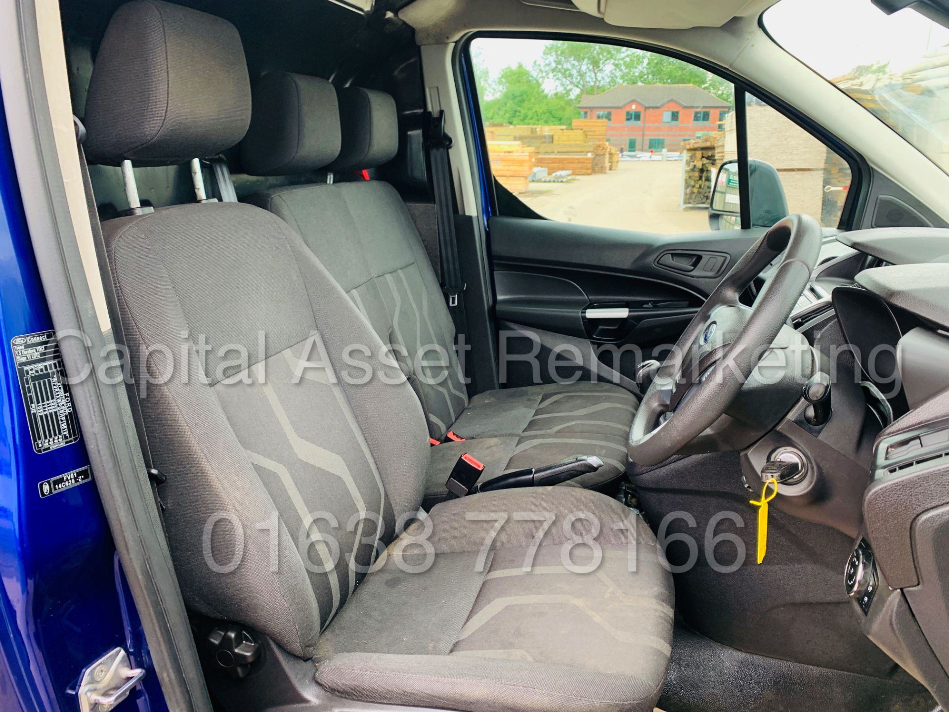 (On Sale) FORD TRANSIT CONNECT *TREND* SWB (2017 - EURO 6 VERSION) '1.5 TDCI - 100 BHP' (1 OWNER) - Image 26 of 39