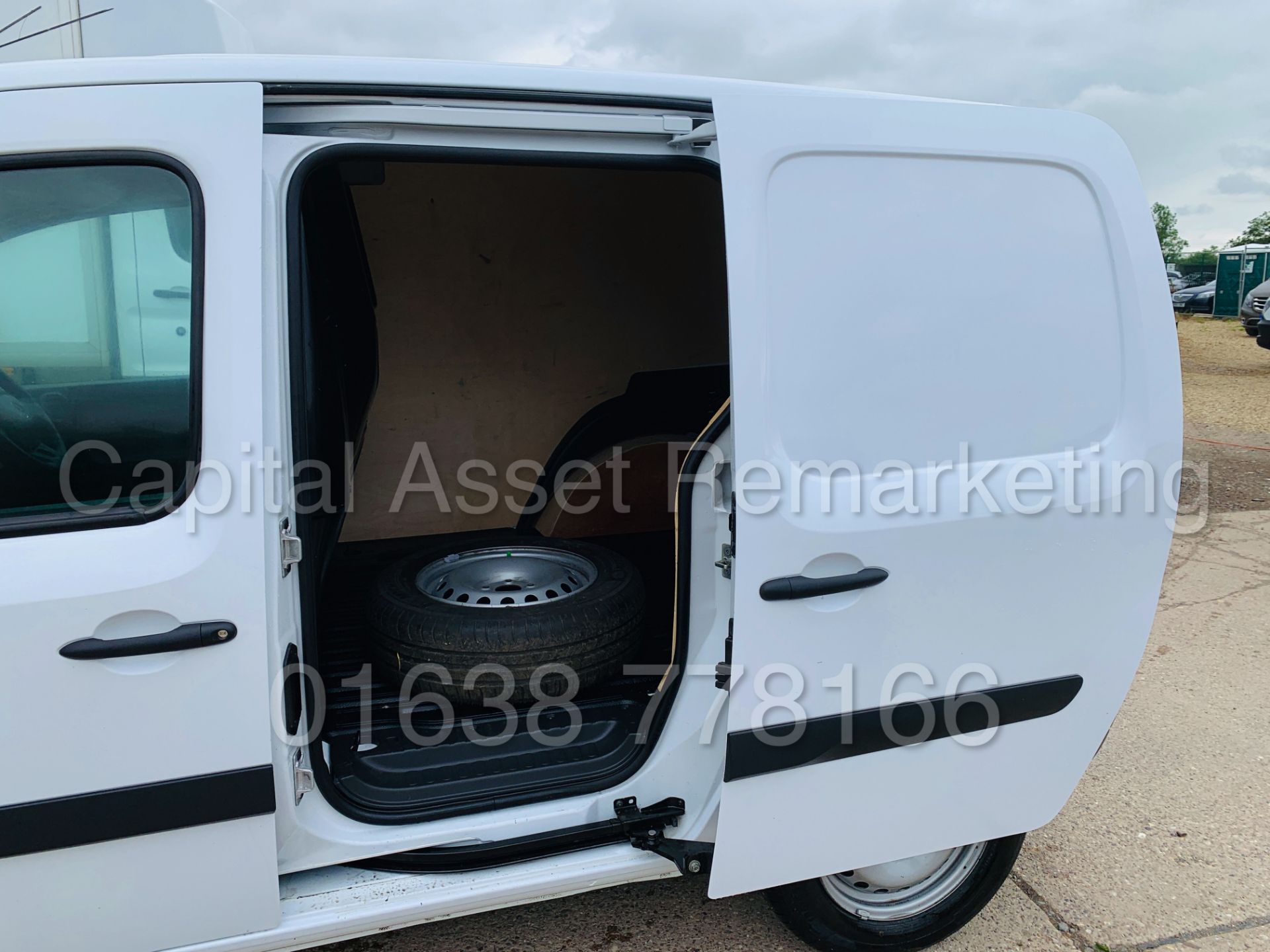 (On Sale) MERCEDES-BENZ CITAN 109 CDI LWB (67 REG - EURO 6) '1.5 CDI - BLUE EFFICIENCY' (1 OWNER) - Image 22 of 37