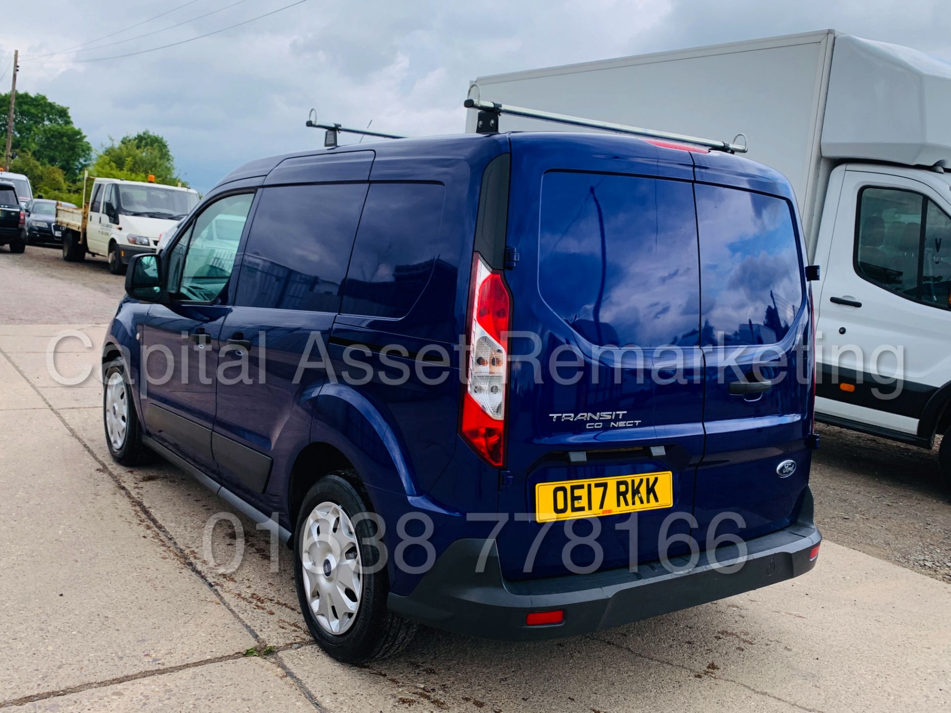 (On Sale) FORD TRANSIT CONNECT *TREND* SWB (2017 - EURO 6 VERSION) '1.5 TDCI - 100 BHP' (1 OWNER) - Image 6 of 39