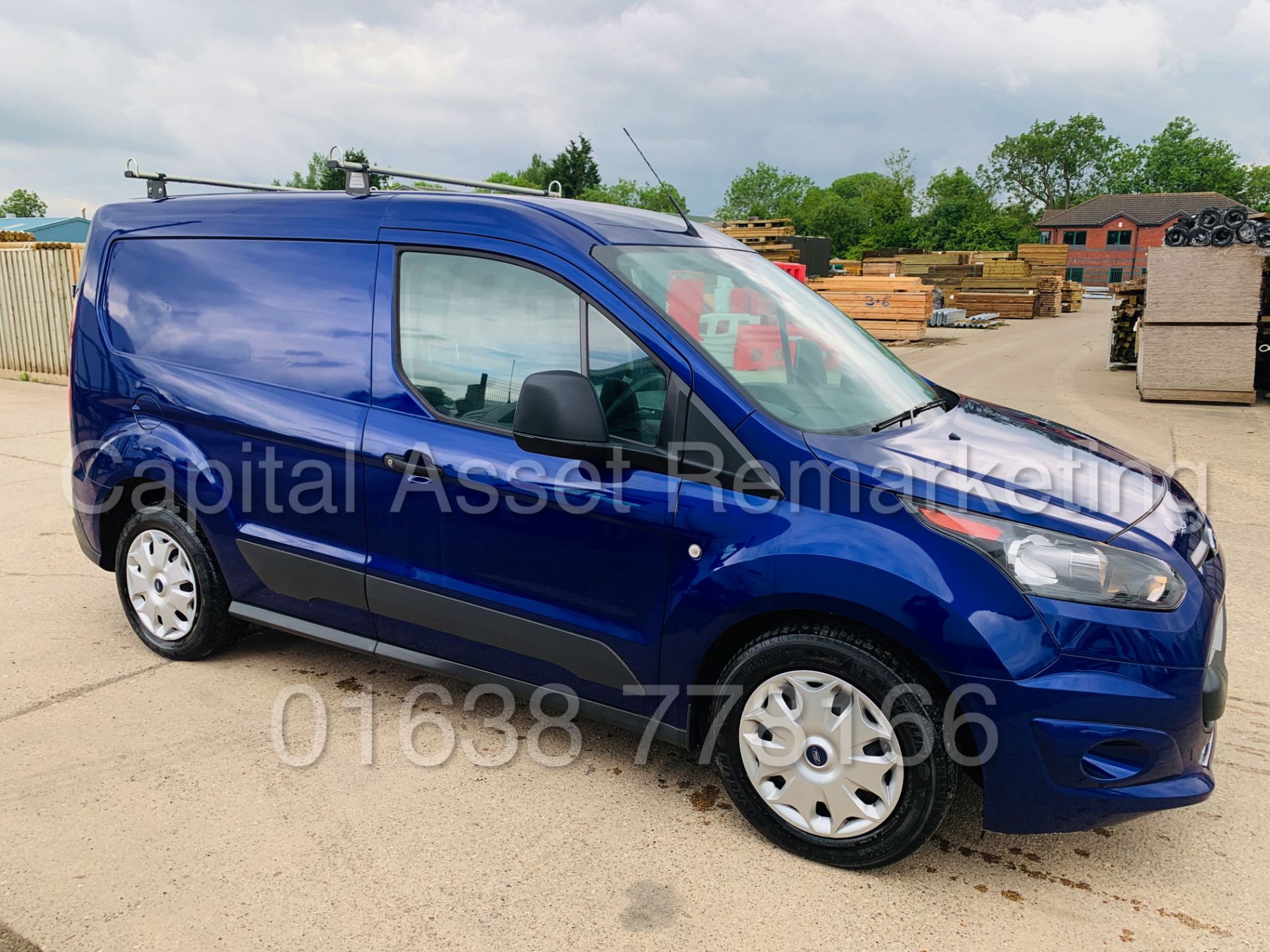 (On Sale) FORD TRANSIT CONNECT *TREND* SWB (2017 - EURO 6 VERSION) '1.5 TDCI - 100 BHP' (1 OWNER) - Image 11 of 39